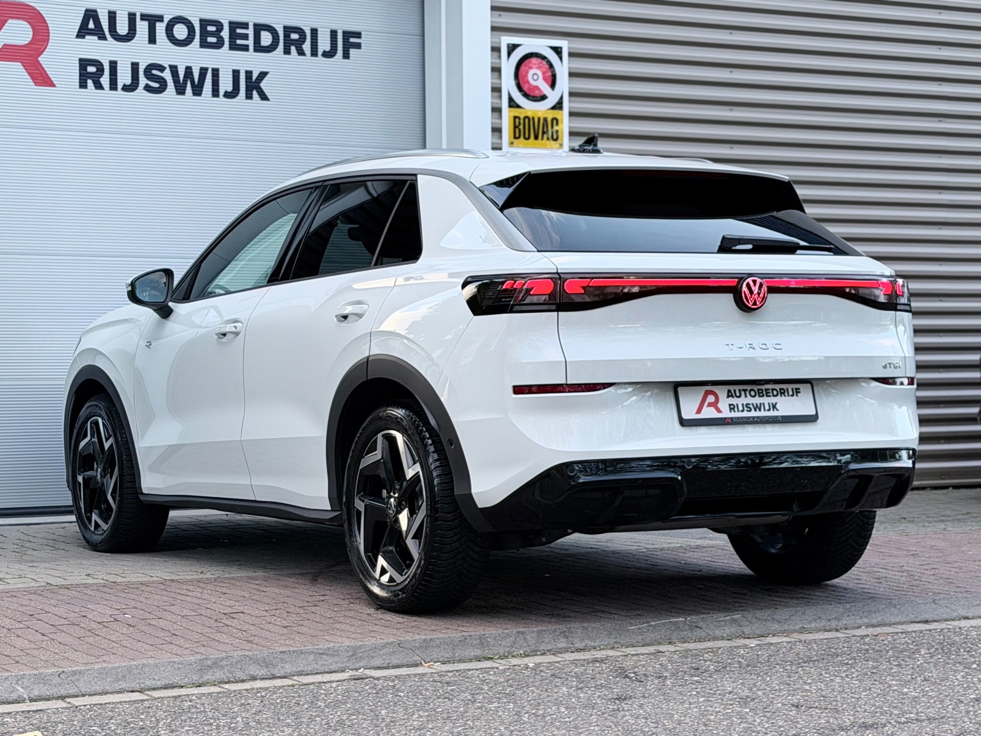 Volkswagen T-Roc 1.5 eTSI R-Line Matrix (2026), foto 10