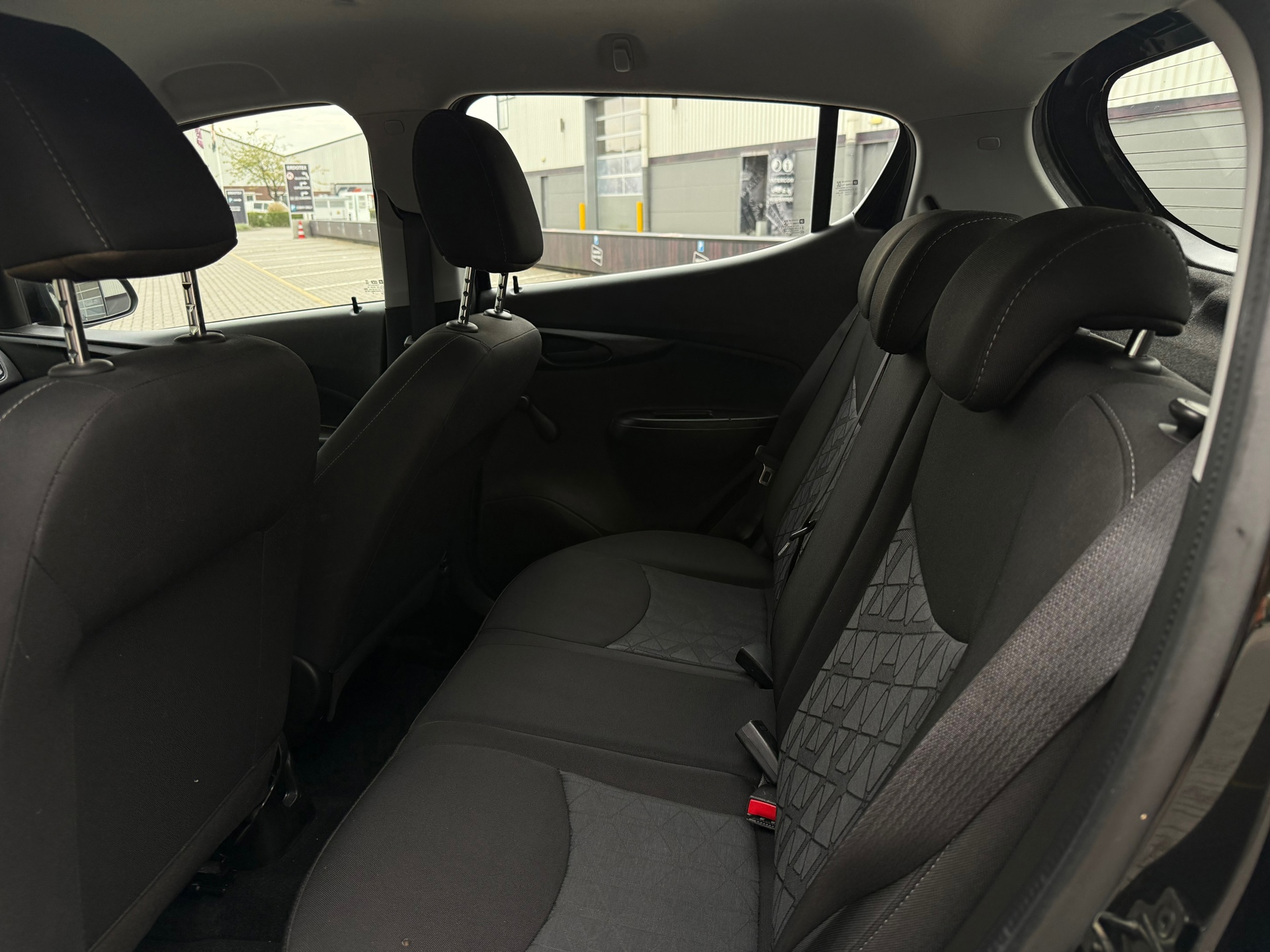 Opel KARL 1.0 ecoFLEX 120 Jaar Edition (2019), foto 9