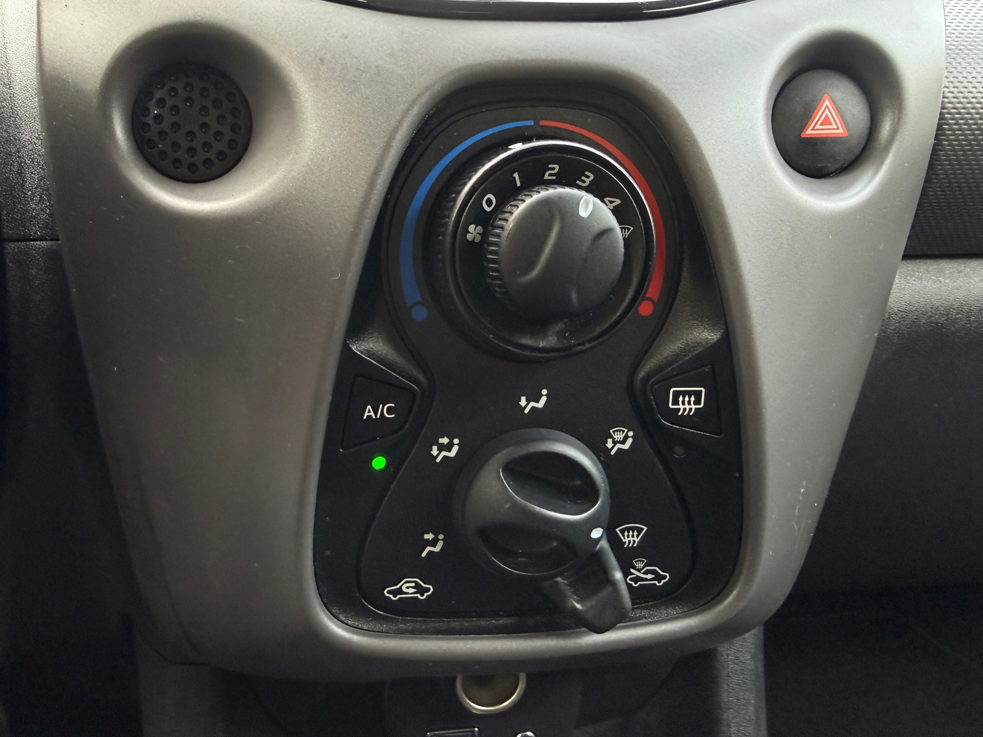 Peugeot 108 1.0 e-VTi Active (2022), foto 16