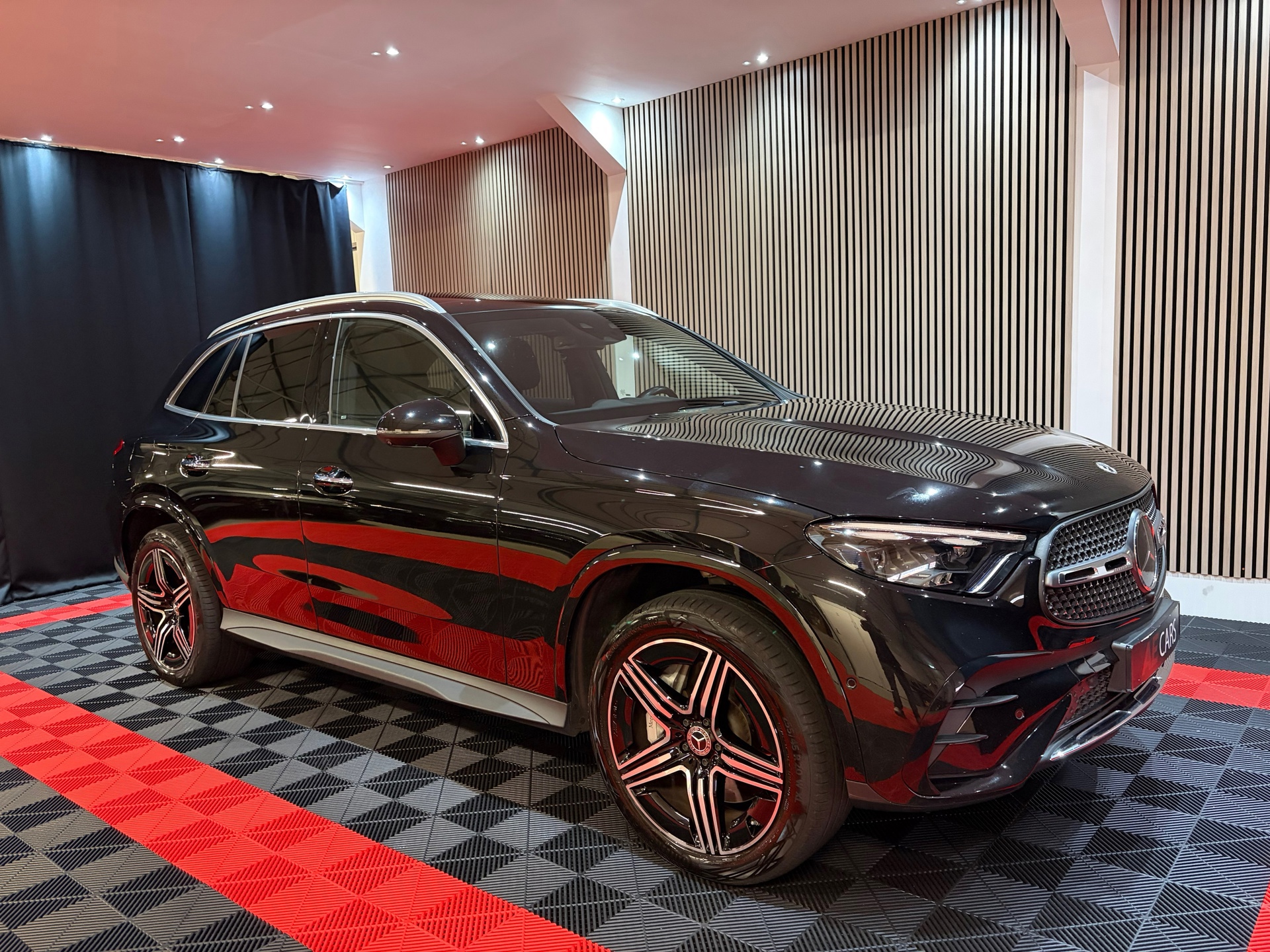 Mercedes-Benz GLC-klasse 300e 4MATIC AMG Line (2023), foto 2