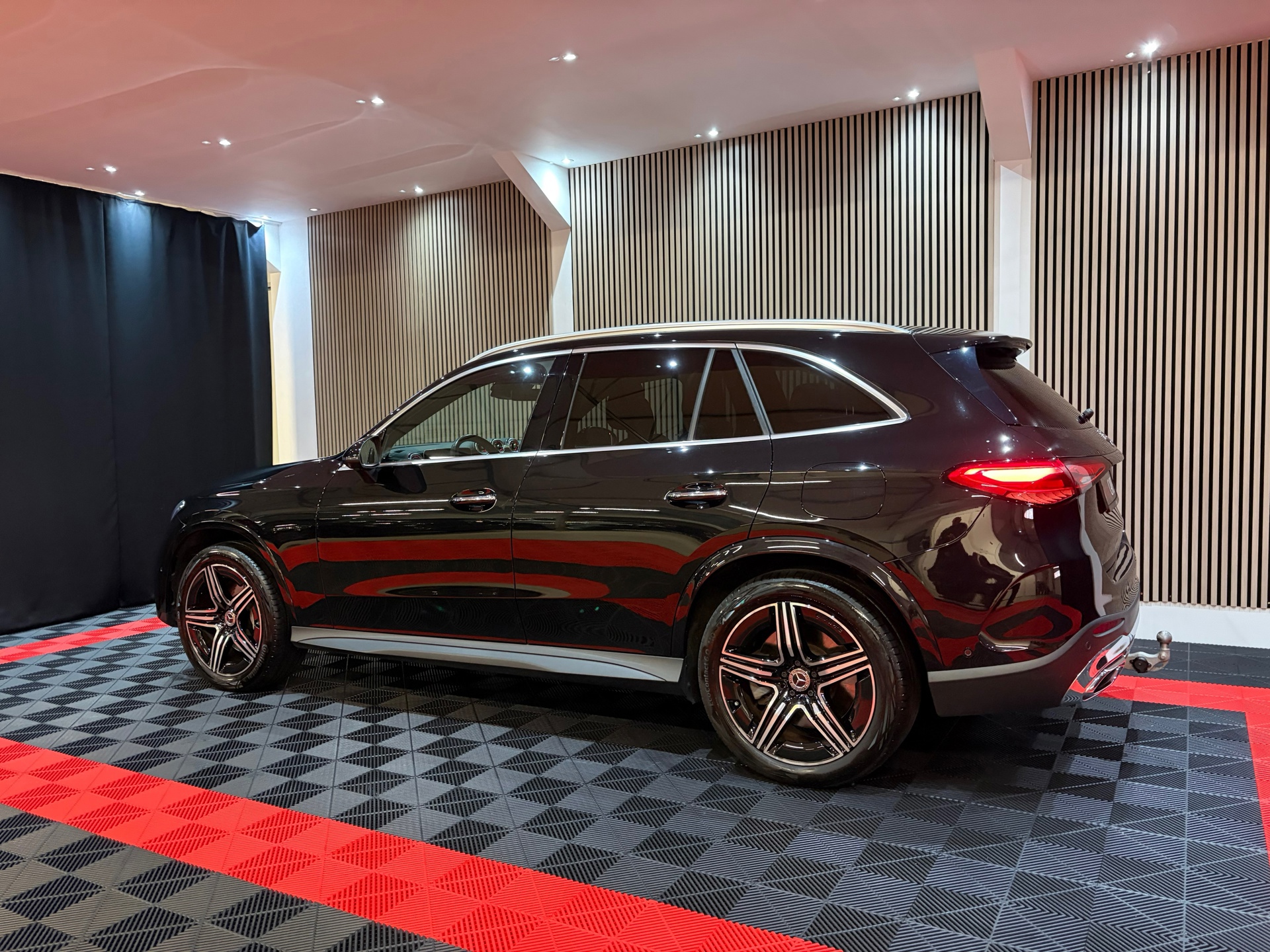 Mercedes-Benz GLC-klasse 300e 4MATIC AMG Line (2023), foto 14