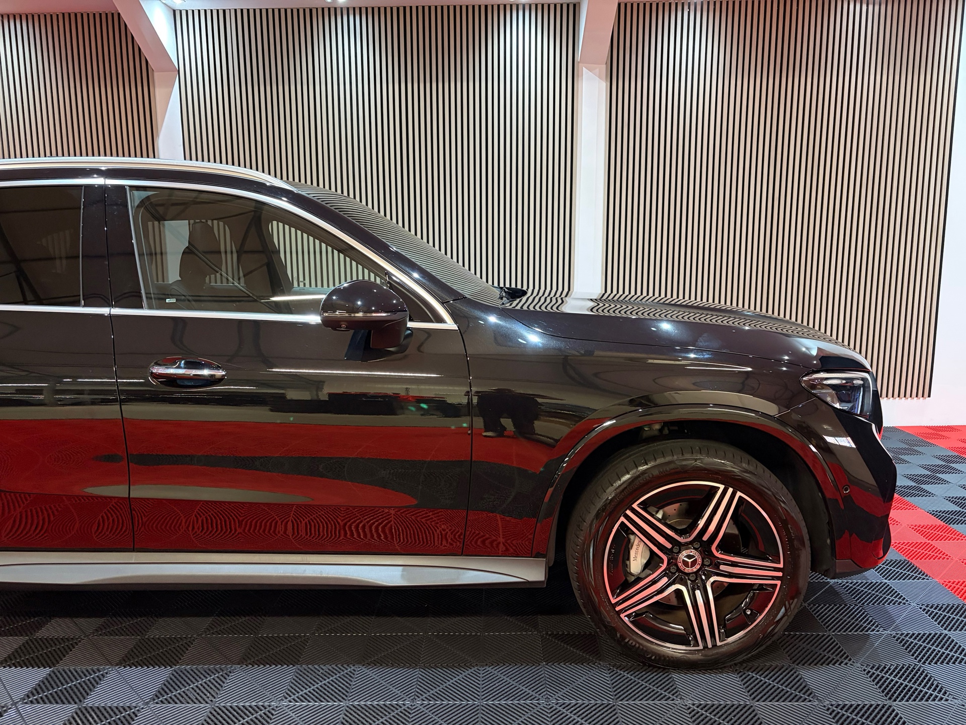 Mercedes-Benz GLC-klasse 300e 4MATIC AMG Line (2023), foto 3
