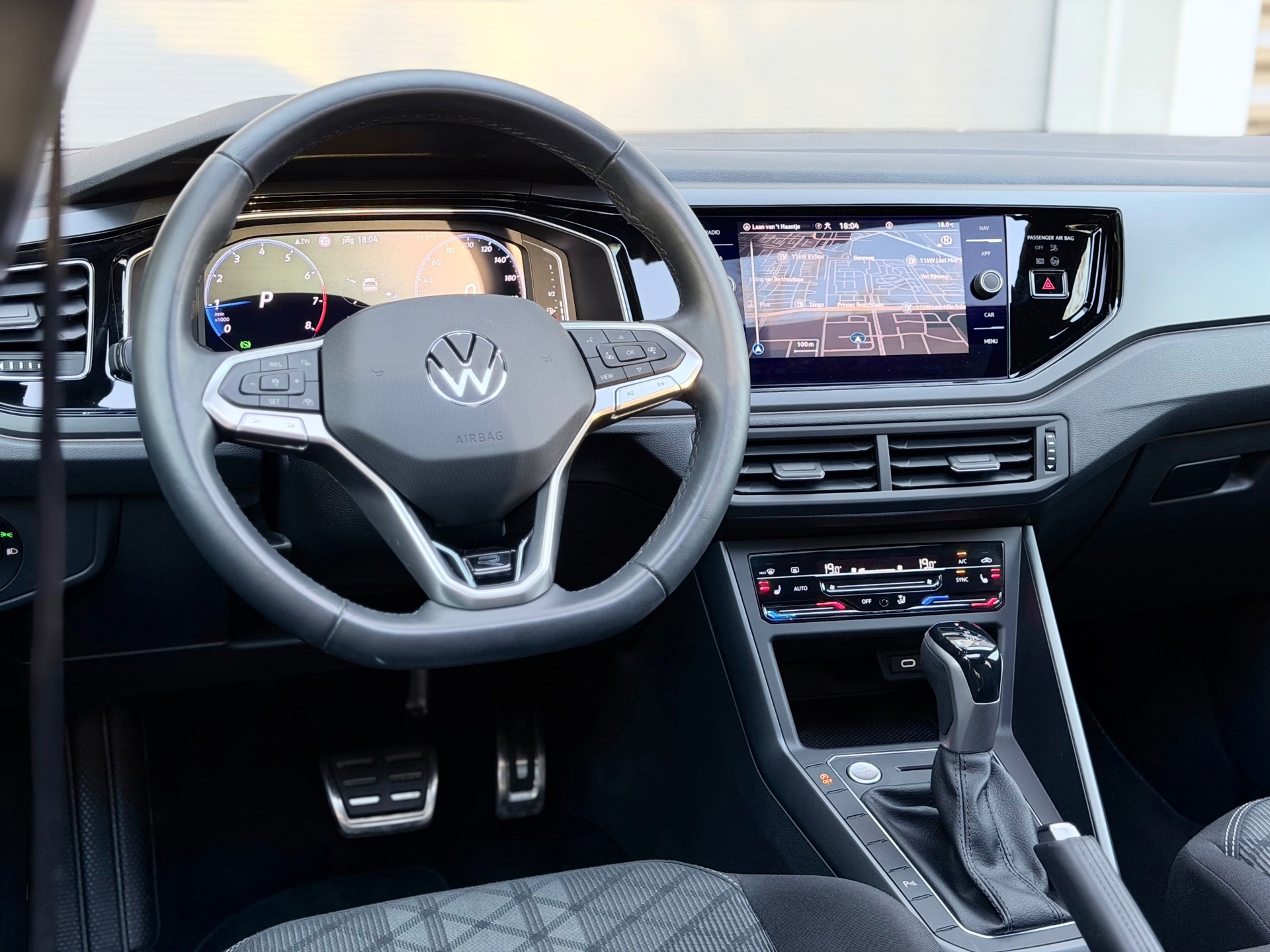 Volkswagen Taigo 1.5 TSI R-Line (2022), foto 11