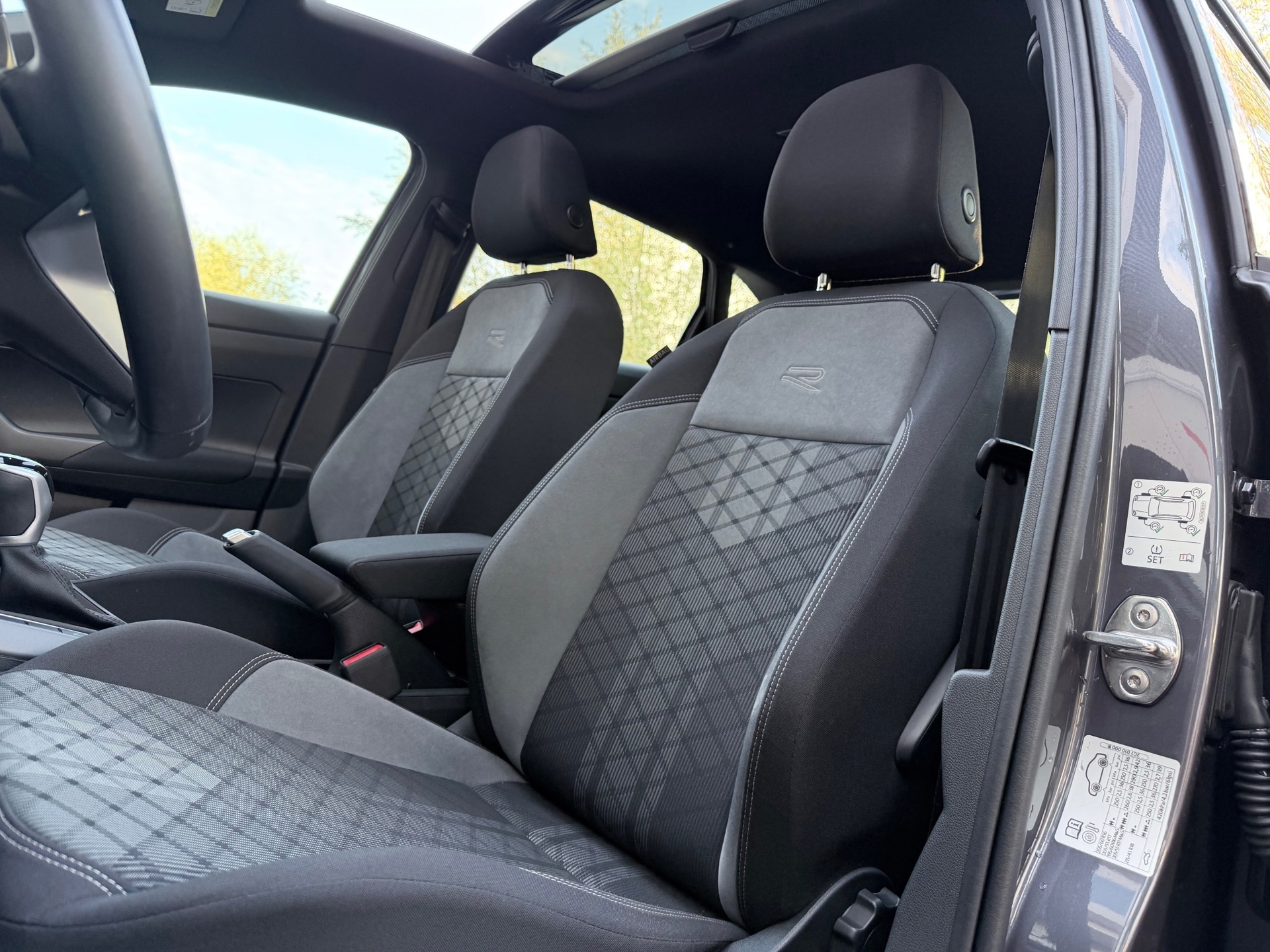 Volkswagen Taigo 1.5 TSI R-Line (2022), foto 10
