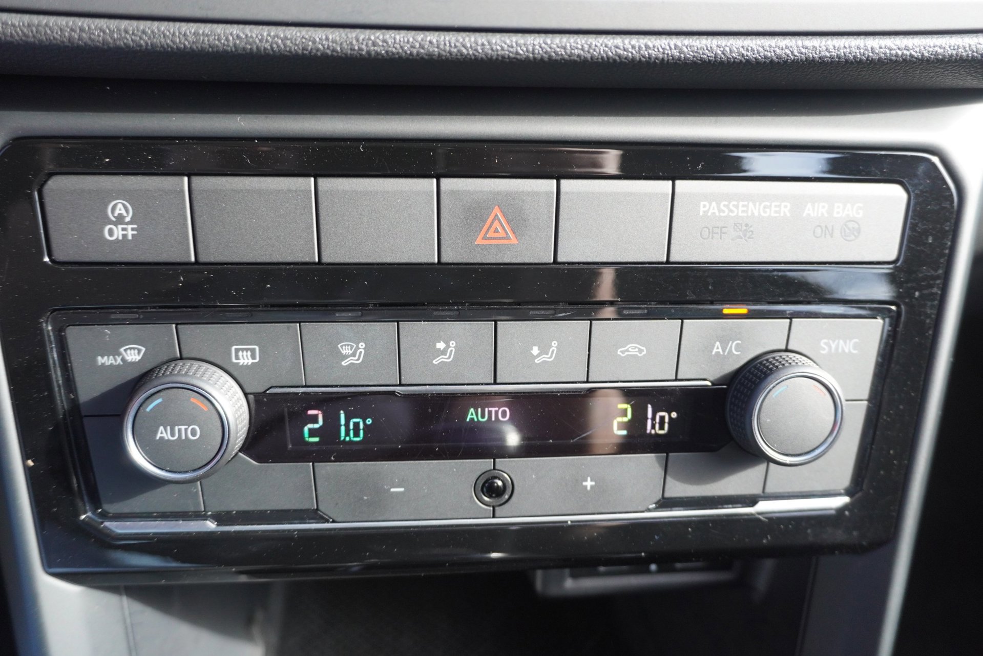 Volkswagen T-Cross 1.0 TSI Life (2020), foto 20