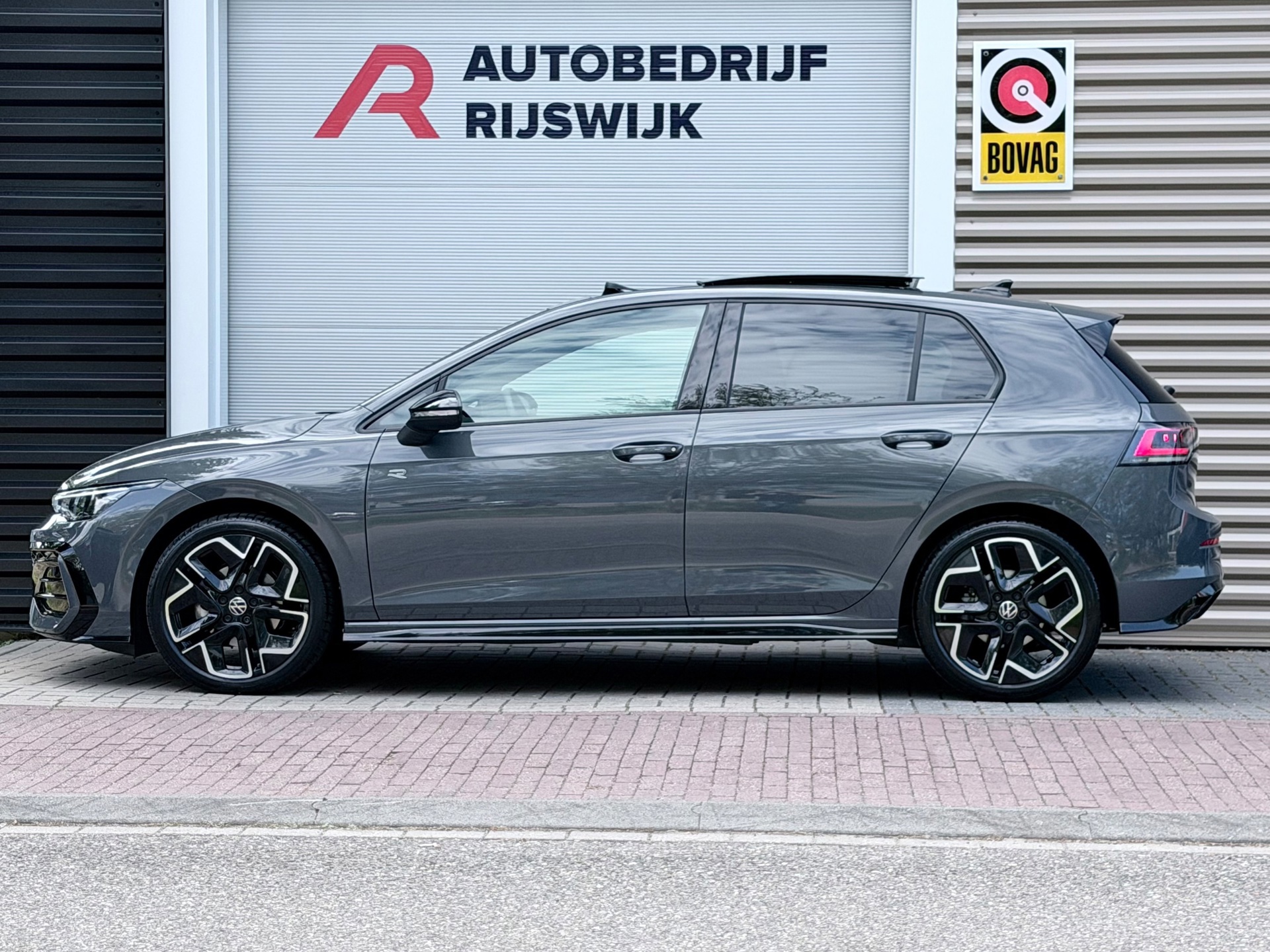 Volkswagen GOLF 1.5 eTSI R-Line Edition (2026), foto 2