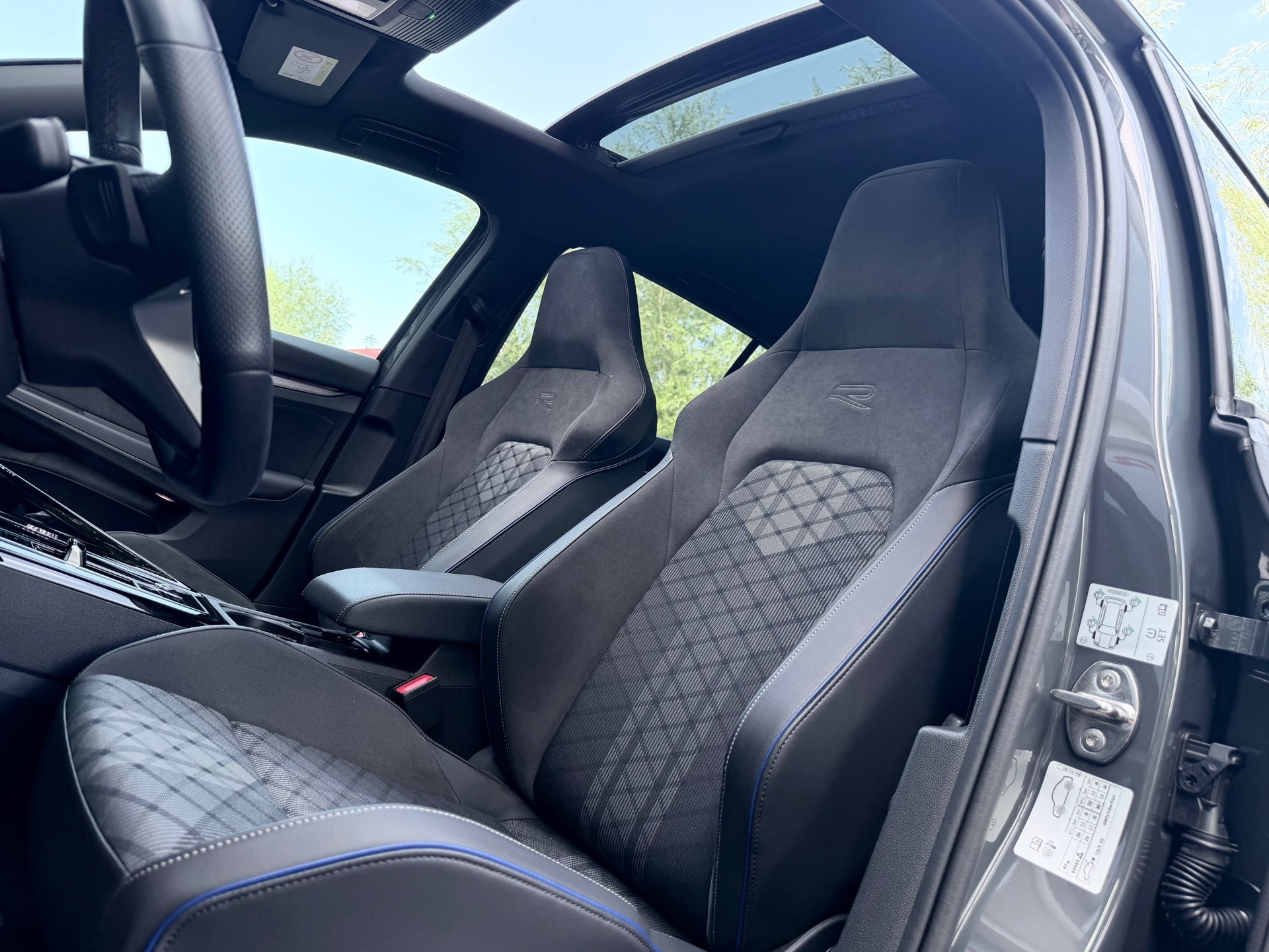Volkswagen GOLF 1.5 eTSI R-Line Edition (2026), foto 10