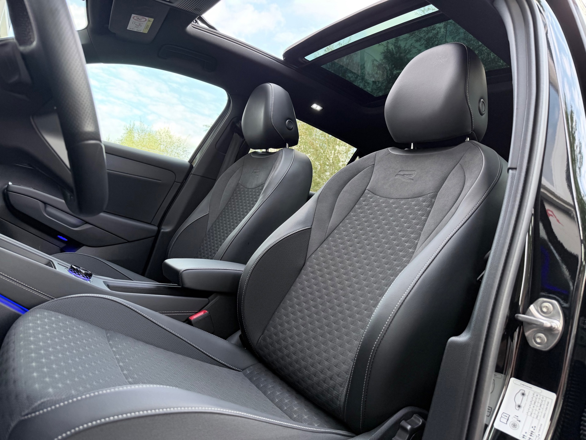 Volkswagen T-Roc 1.5 eTSI R-Line (2026), foto 12