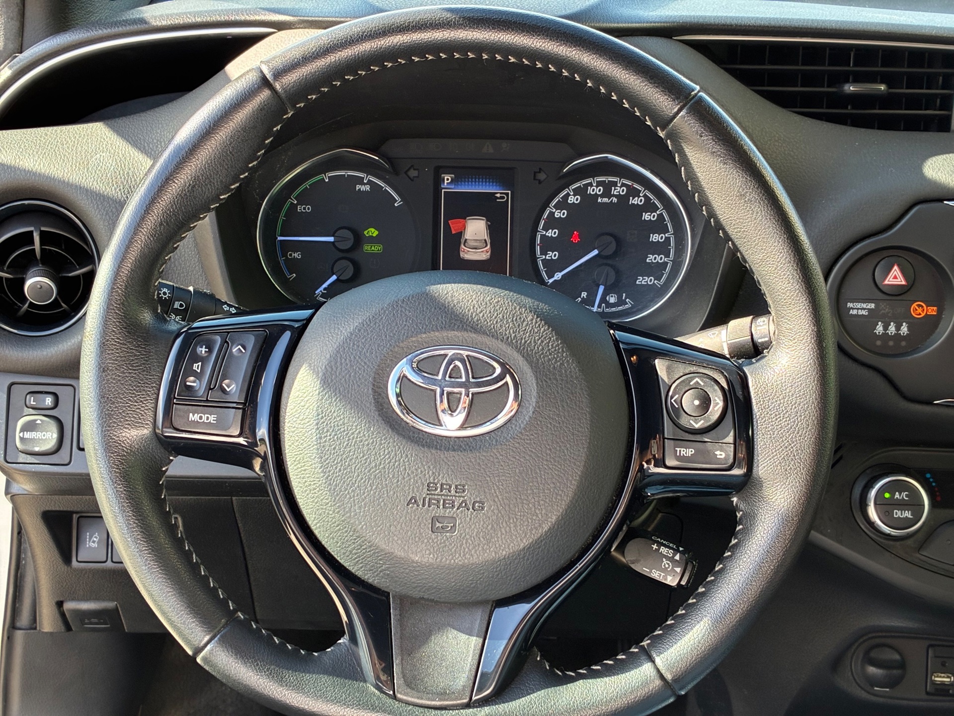 Toyota Yaris 1.5 Hybrid Bi-Tone (2018), foto 2