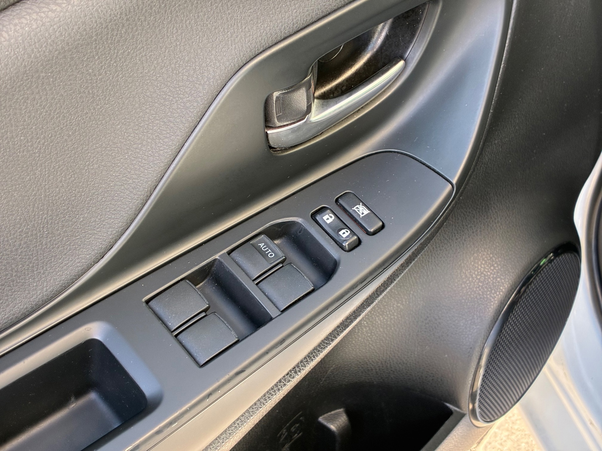 Toyota Yaris 1.5 Hybrid Bi-Tone (2018), foto 14