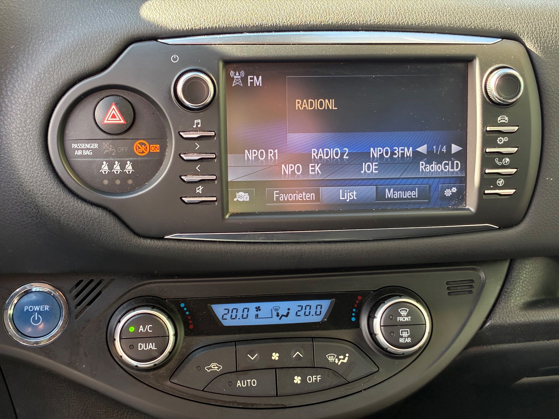 Toyota Yaris 1.5 Hybrid Bi-Tone (2018), foto 24