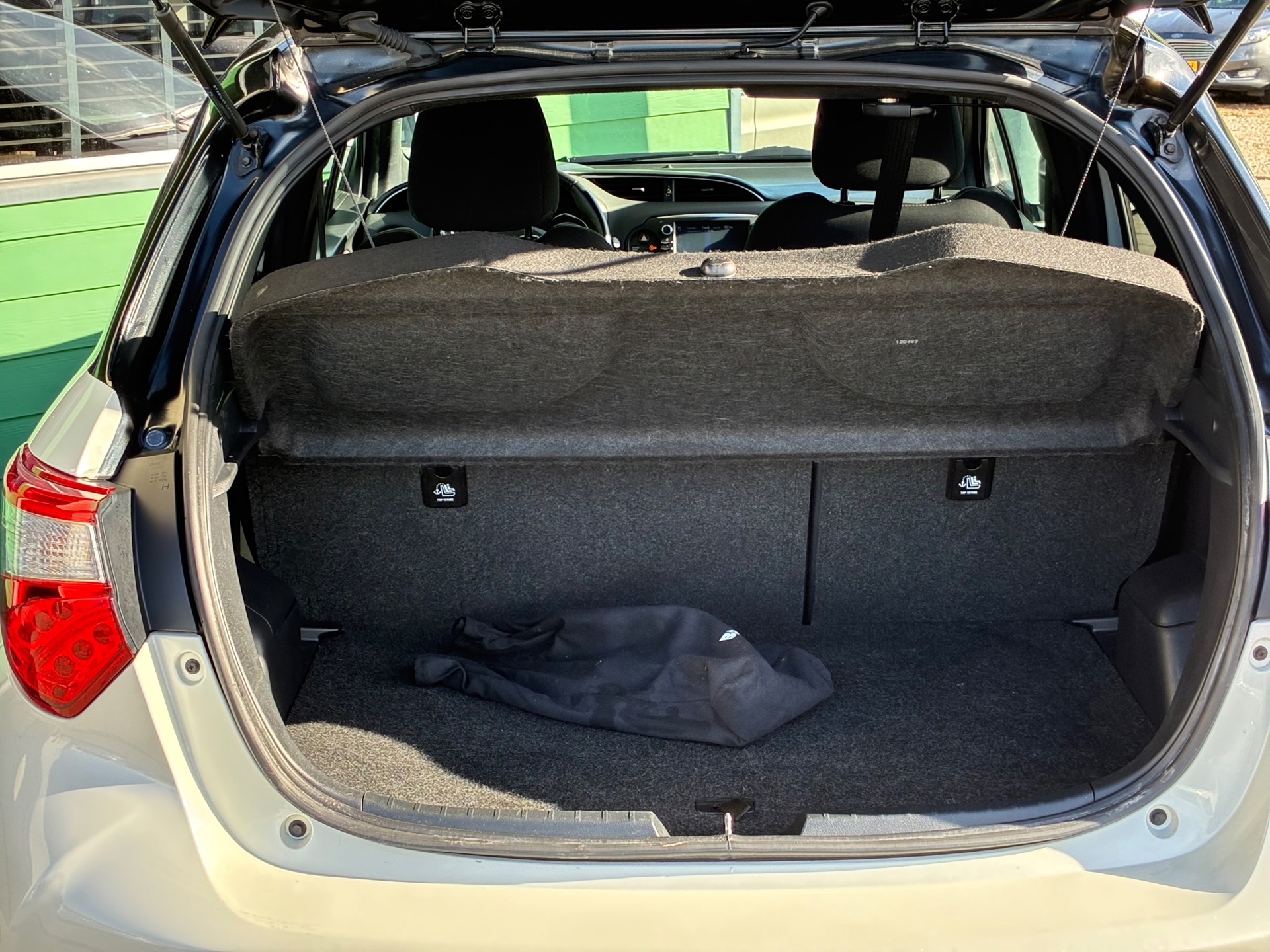 Toyota Yaris 1.5 Hybrid Bi-Tone (2018), foto 32