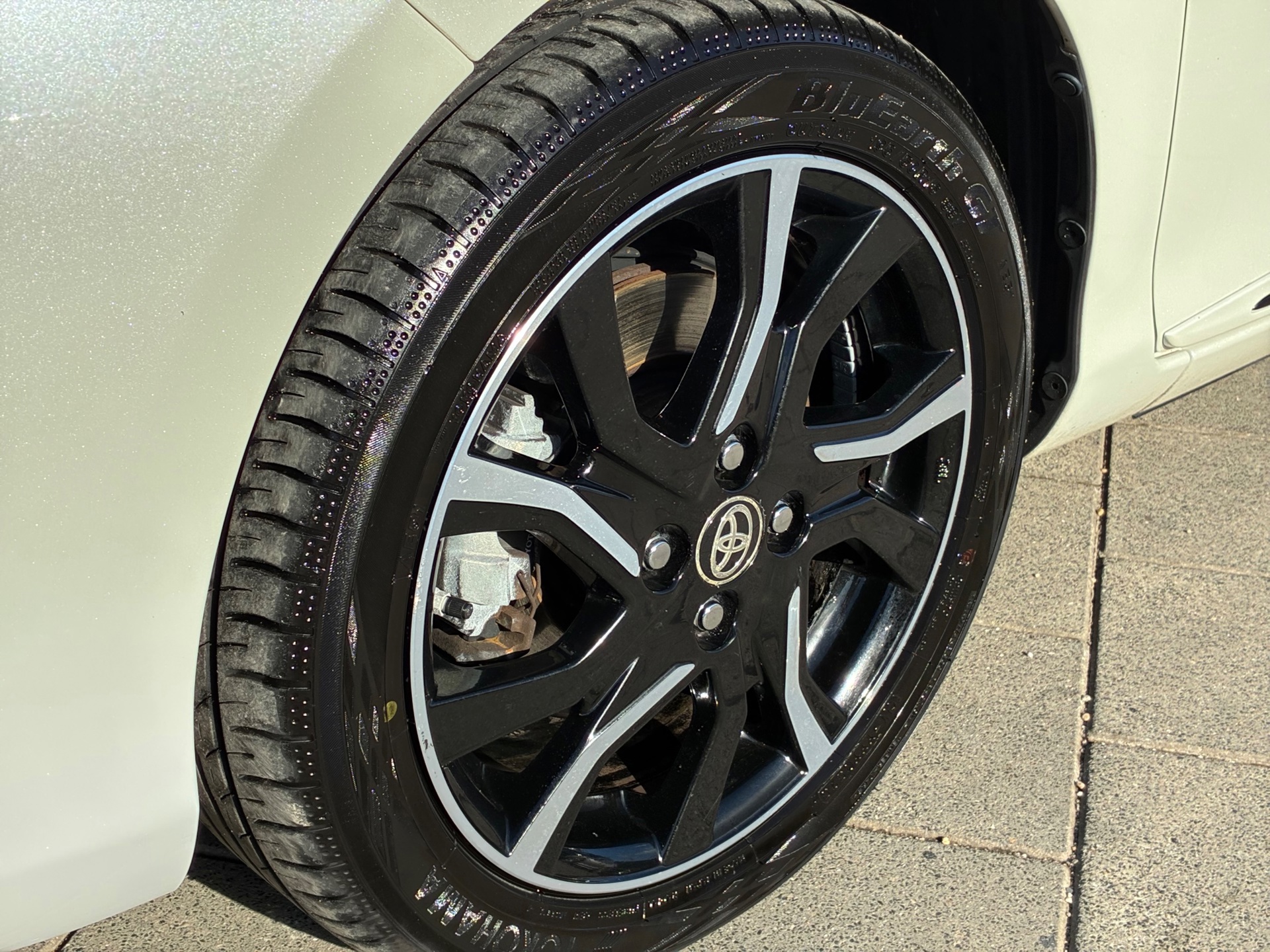 Toyota Yaris 1.5 Hybrid Bi-Tone (2018), foto 8