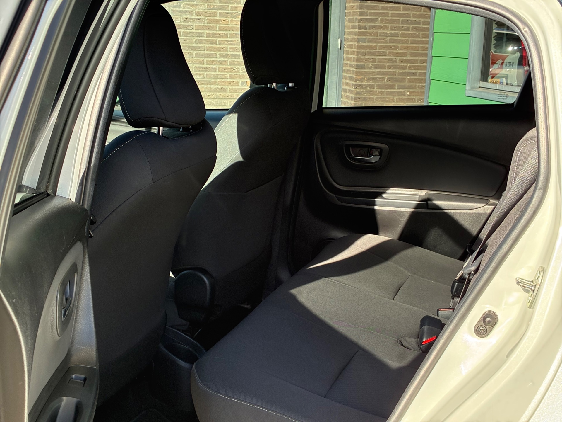 Toyota Yaris 1.5 Hybrid Bi-Tone (2018), foto 10