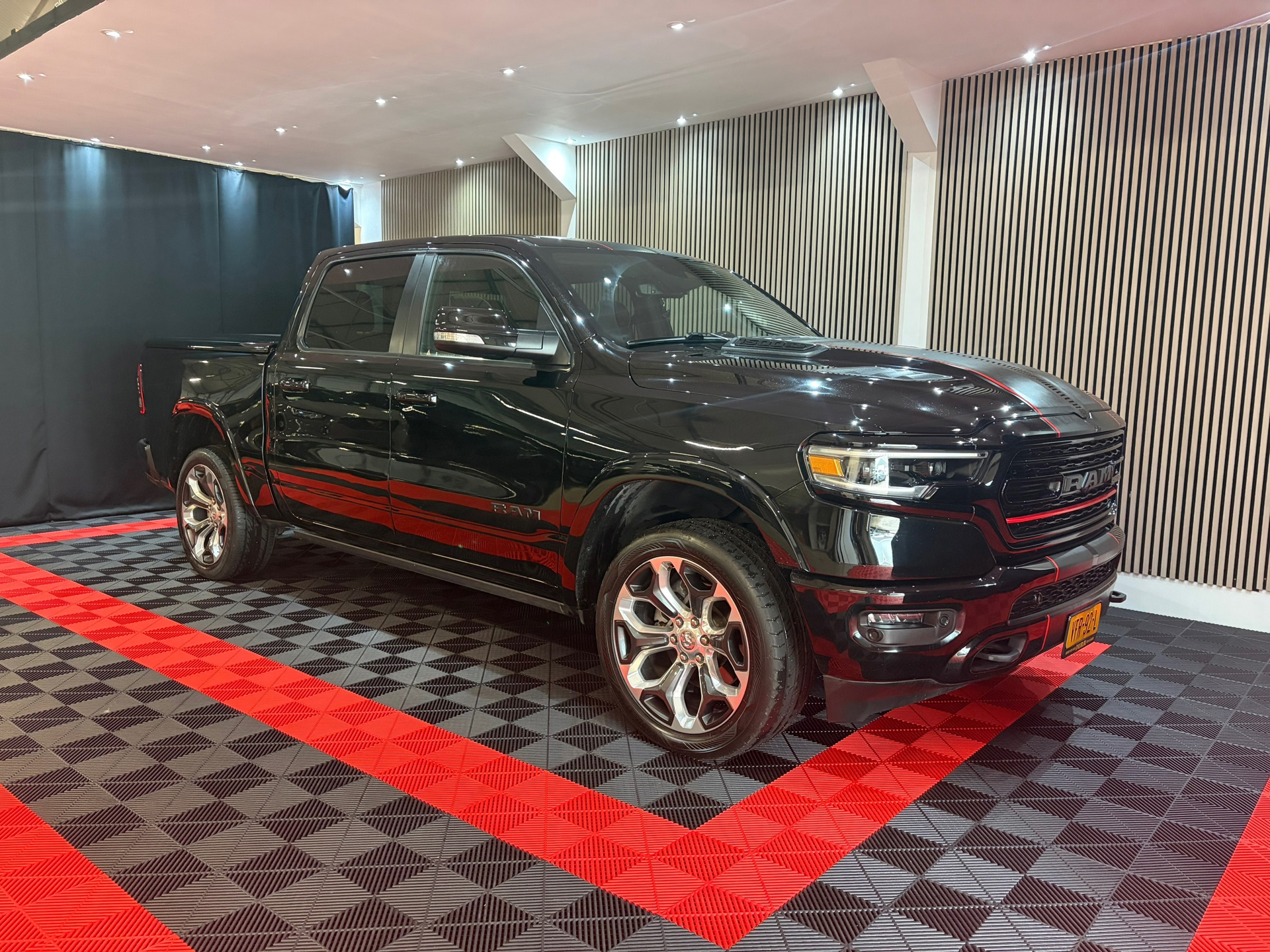 Dodge Ram 1500 5.7 V8 Hemi 4x4 Crew Cab Laramie Limited Edition (2020), foto 2