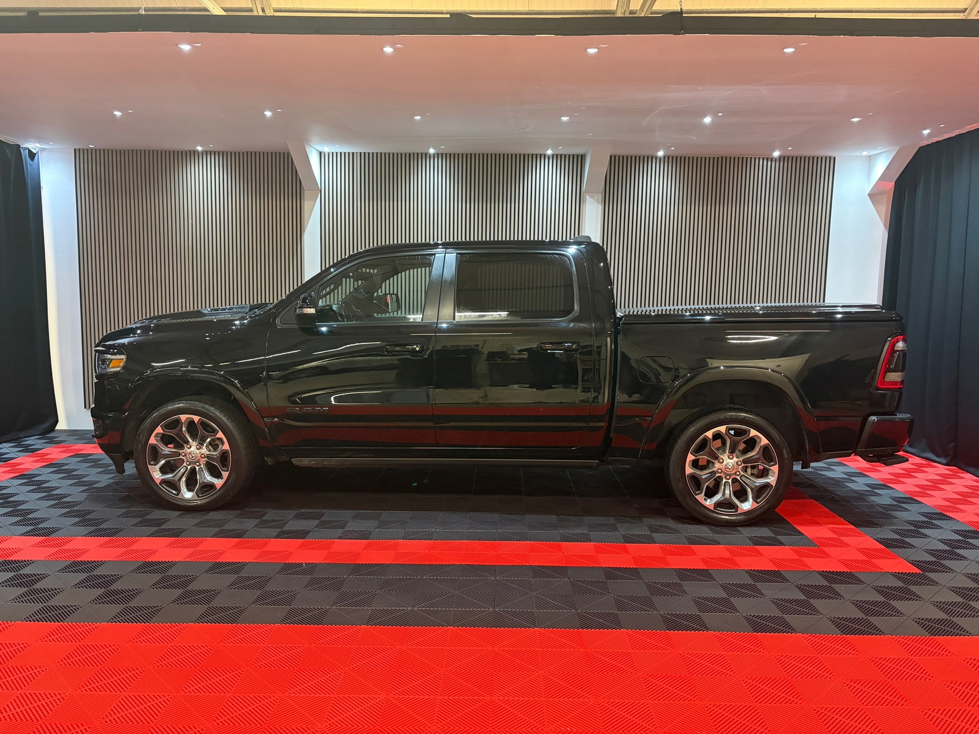 Dodge Ram 1500 5.7 V8 Hemi 4x4 Crew Cab Laramie Limited Edition (2020), foto 11