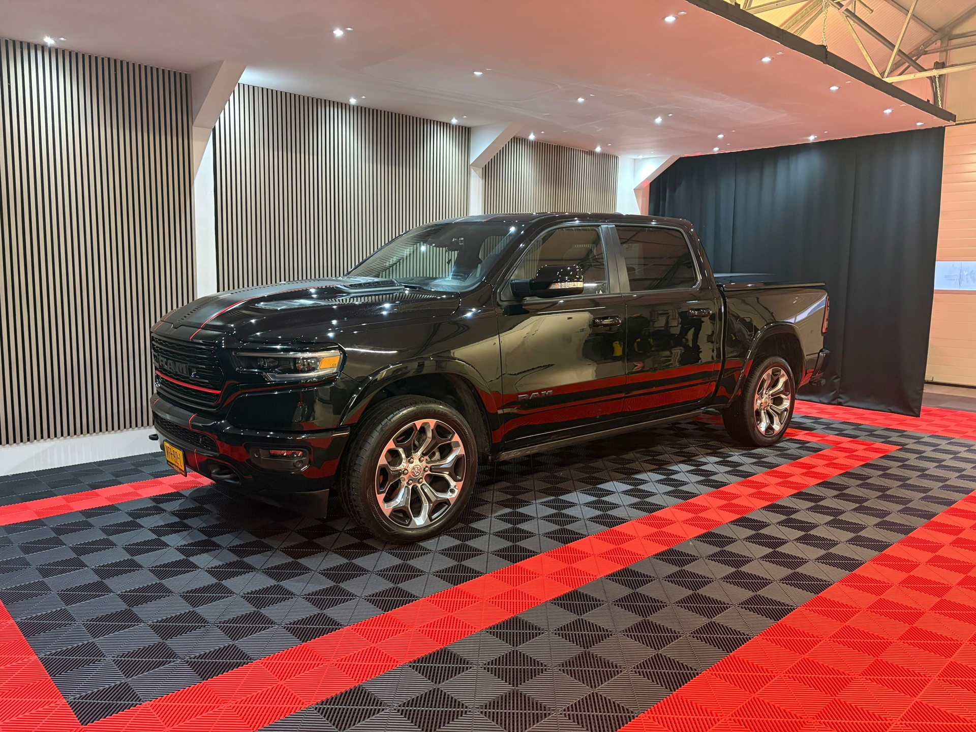 Dodge Ram 1500 5.7 V8 Hemi 4x4 Crew Cab Laramie Limited Edition (2020), foto 12