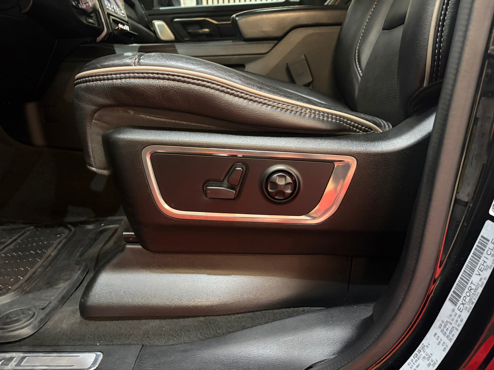 Dodge Ram 1500 5.7 V8 Hemi 4x4 Crew Cab Laramie Limited Edition (2020), foto 17