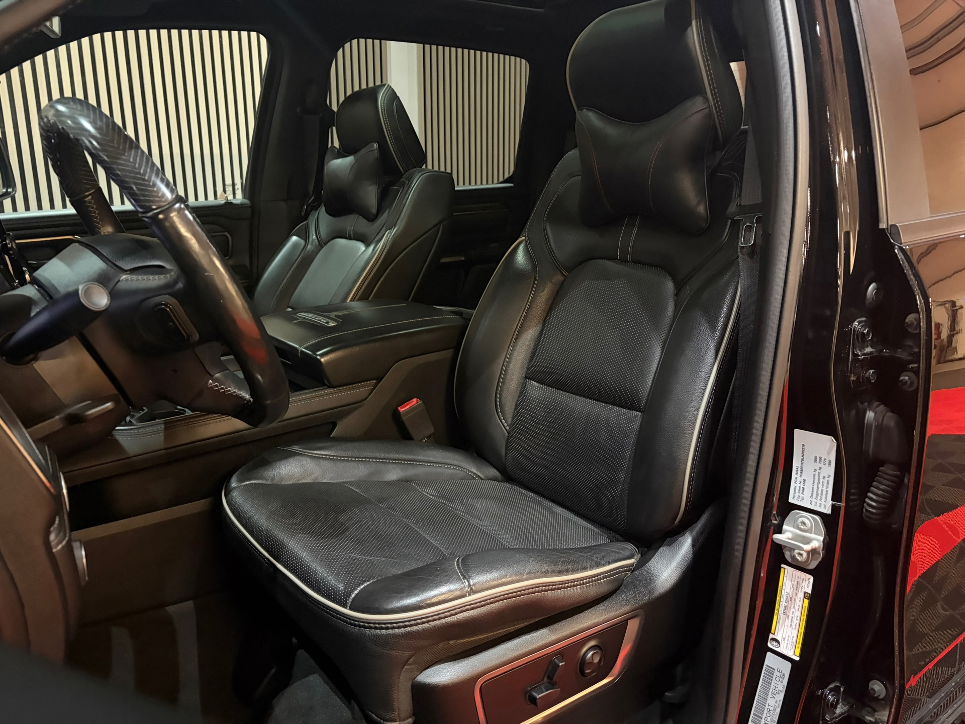 Dodge Ram 1500 5.7 V8 Hemi 4x4 Crew Cab Laramie Limited Edition (2020), foto 19