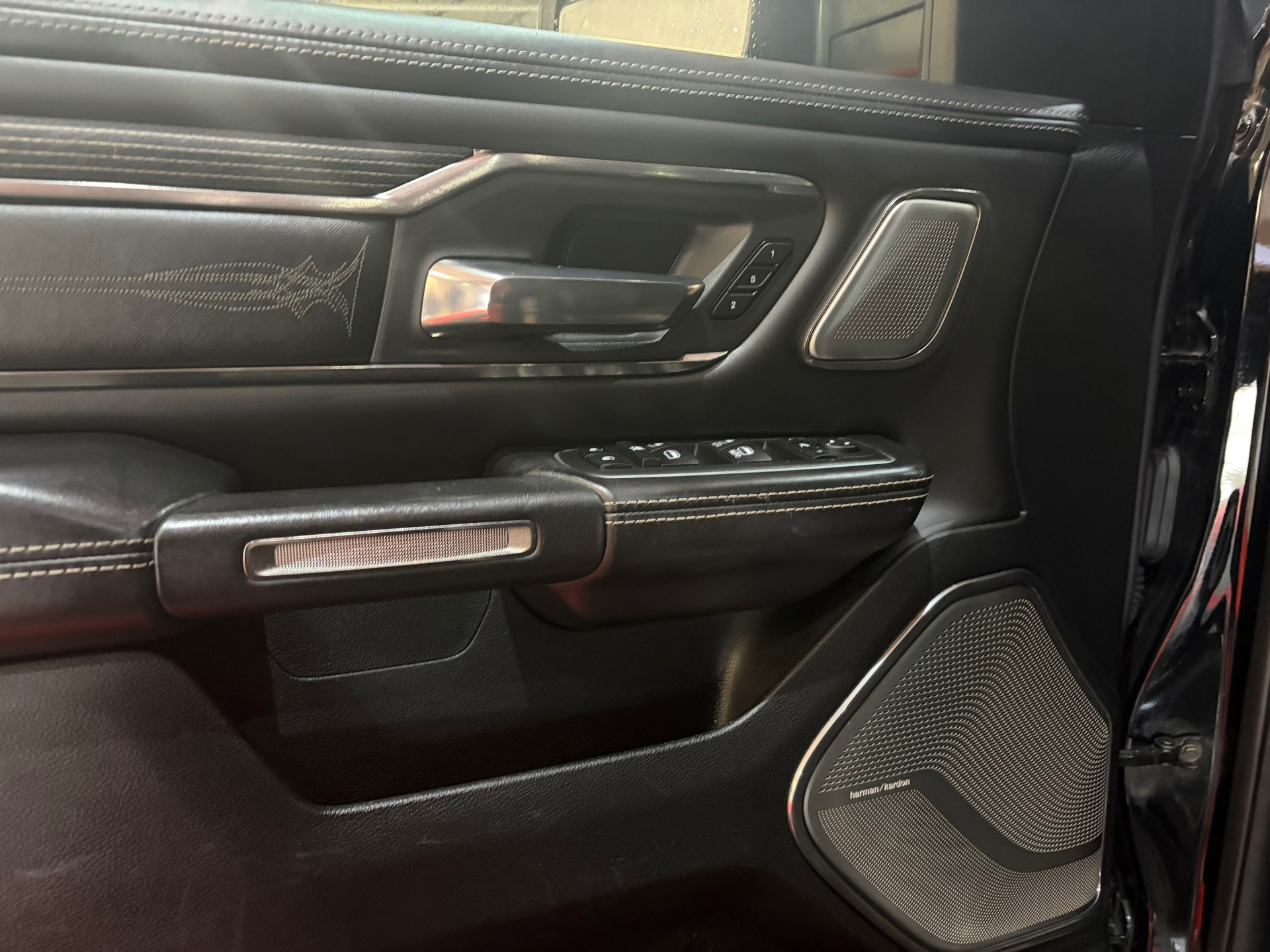 Dodge Ram 1500 5.7 V8 Hemi 4x4 Crew Cab Laramie Limited Edition (2020), foto 20