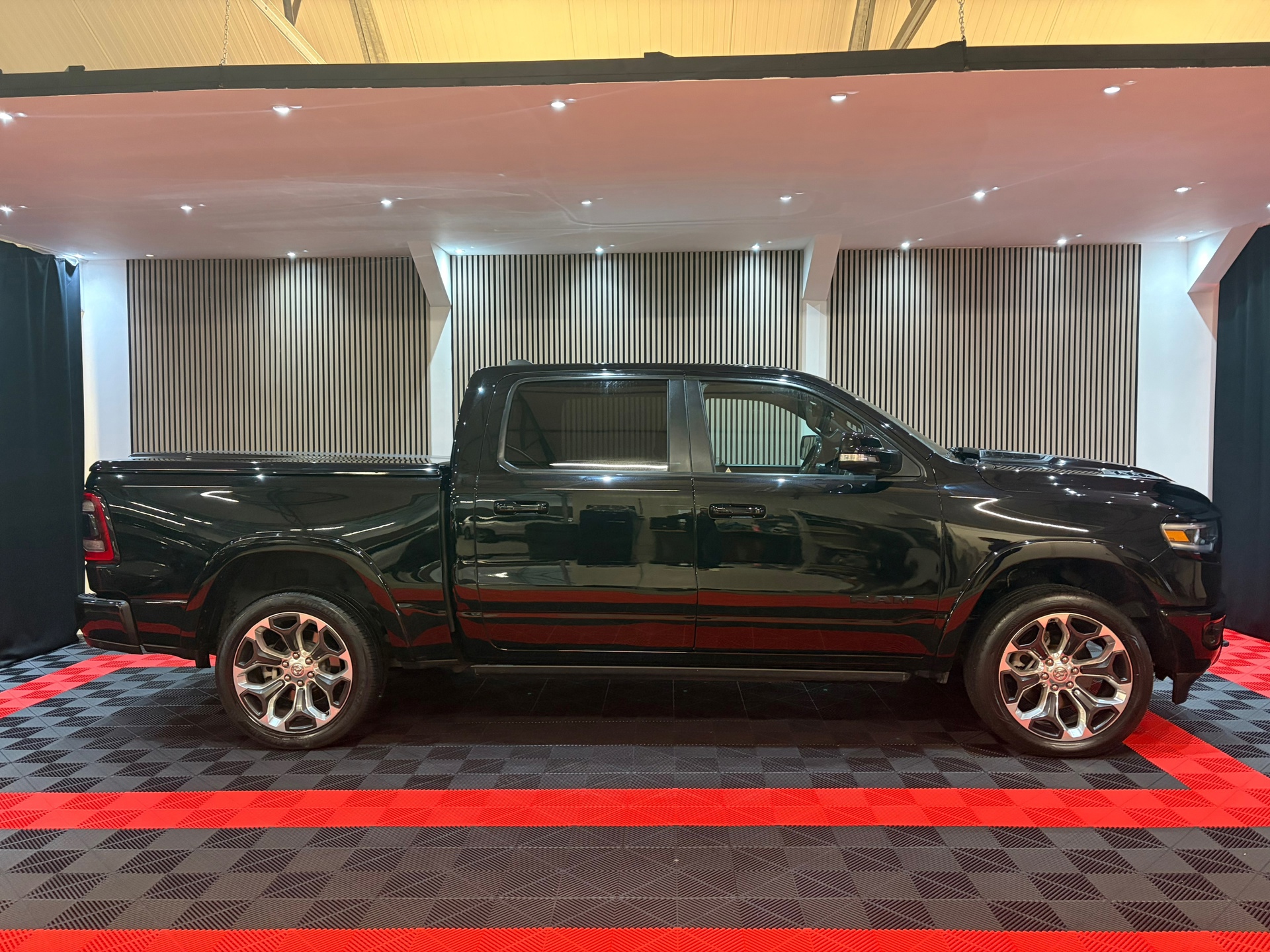 Dodge Ram 1500 5.7 V8 Hemi 4x4 Crew Cab Laramie Limited Edition (2020), foto 3