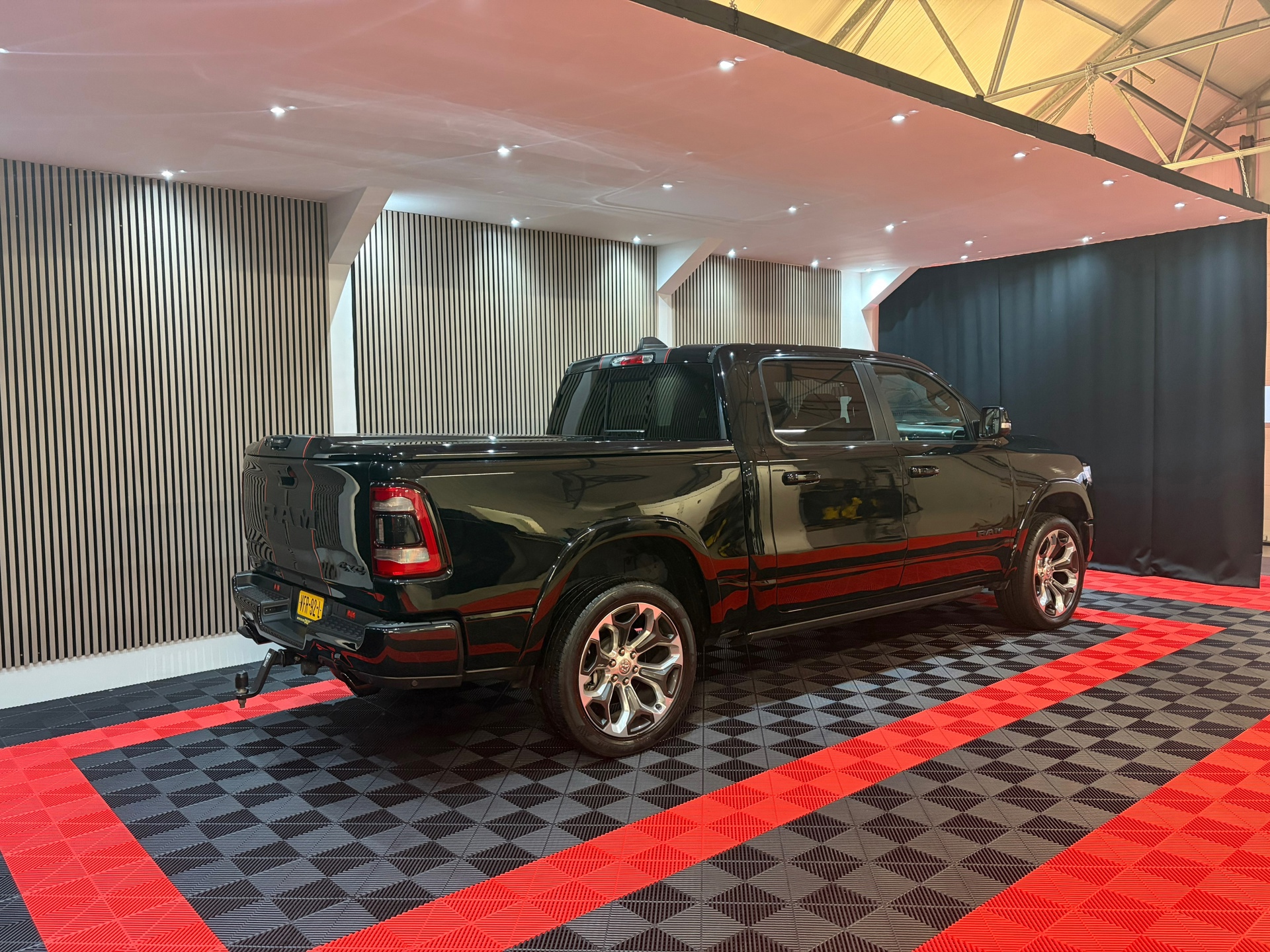 Dodge Ram 1500 5.7 V8 Hemi 4x4 Crew Cab Laramie Limited Edition (2020), foto 4