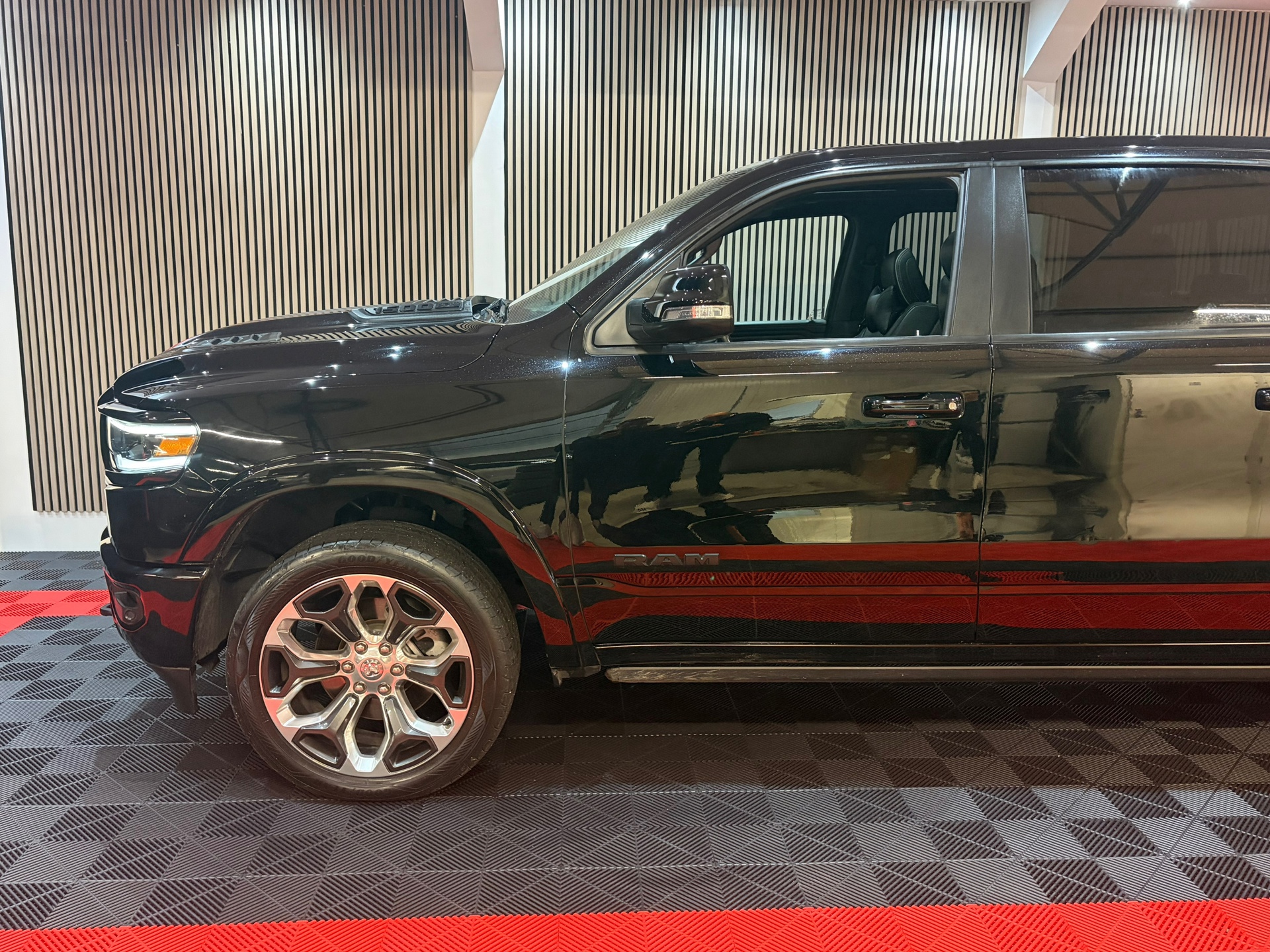 Dodge Ram 1500 5.7 V8 Hemi 4x4 Crew Cab Laramie Limited Edition (2020), foto 7