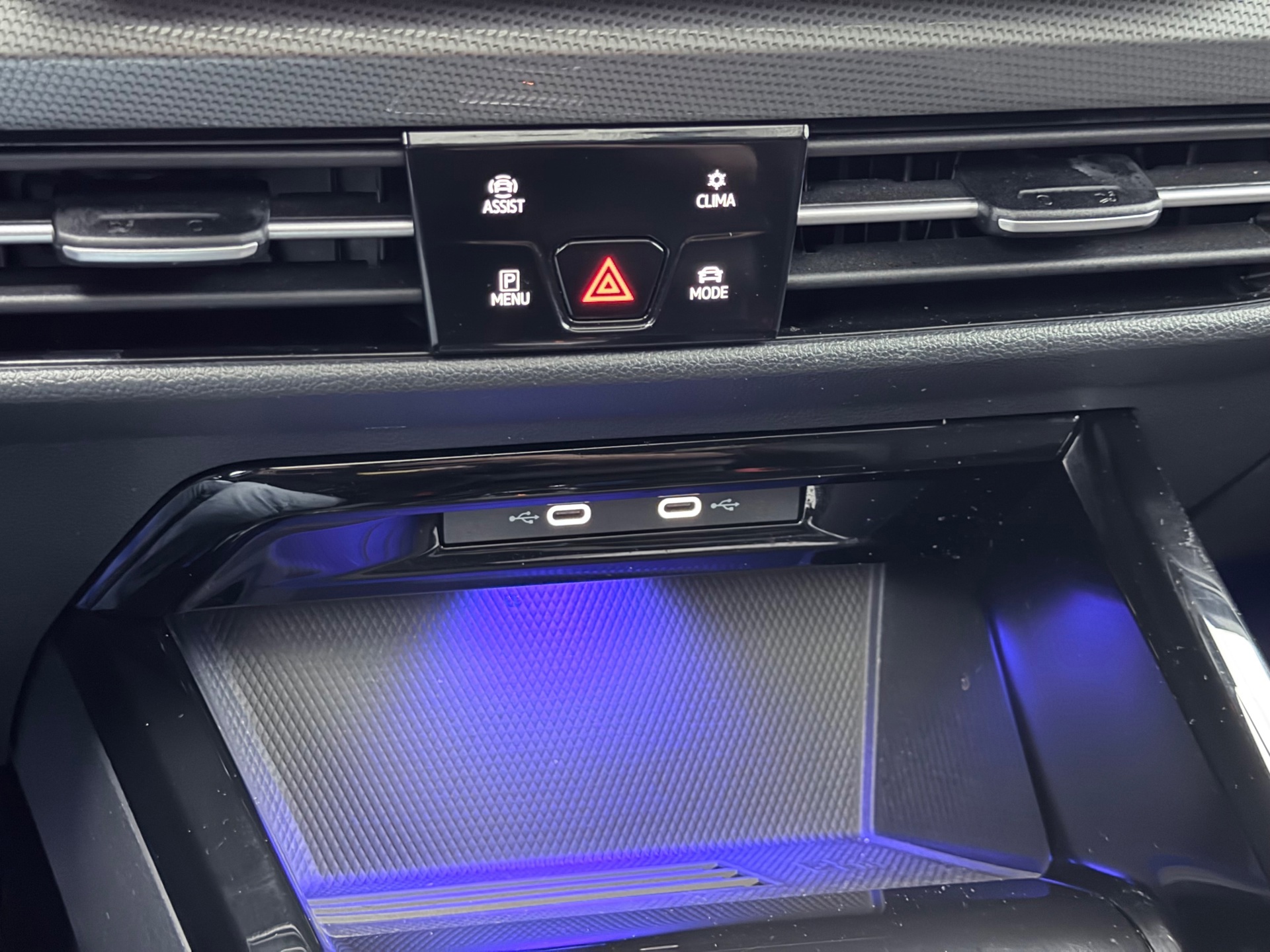 Volkswagen GOLF 1.5 eTSI (2024), foto 21