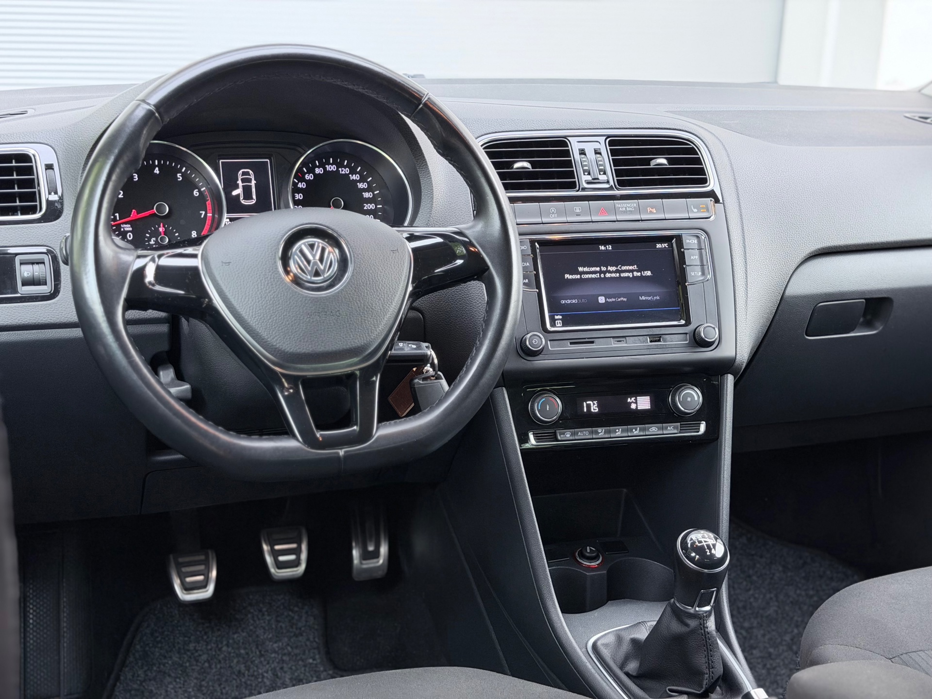 Volkswagen Polo 1.2 TSI Comfortline Business R (2017), foto 9