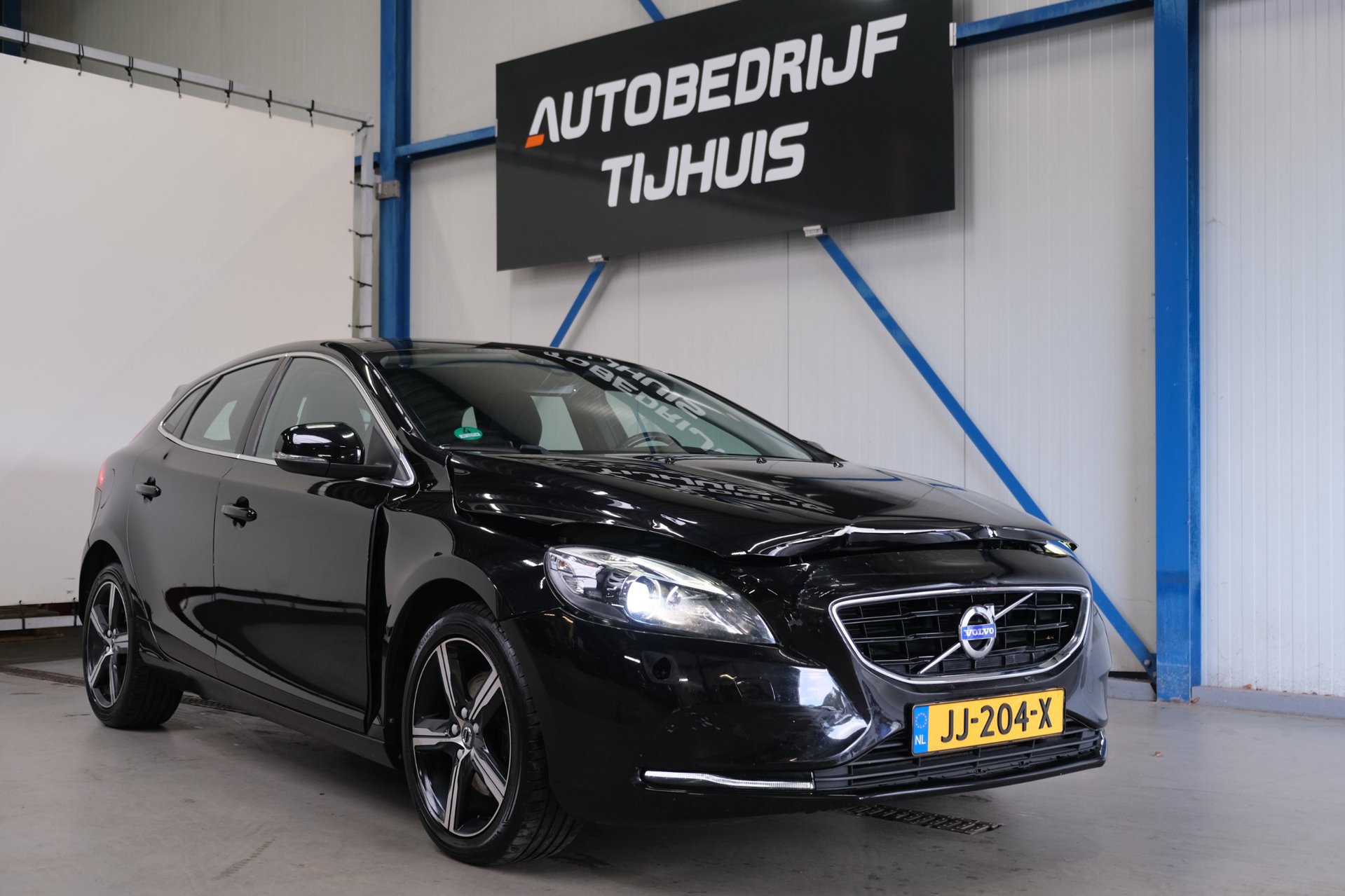 Volvo V40 2.0 T3 Nordic (2016), foto 1