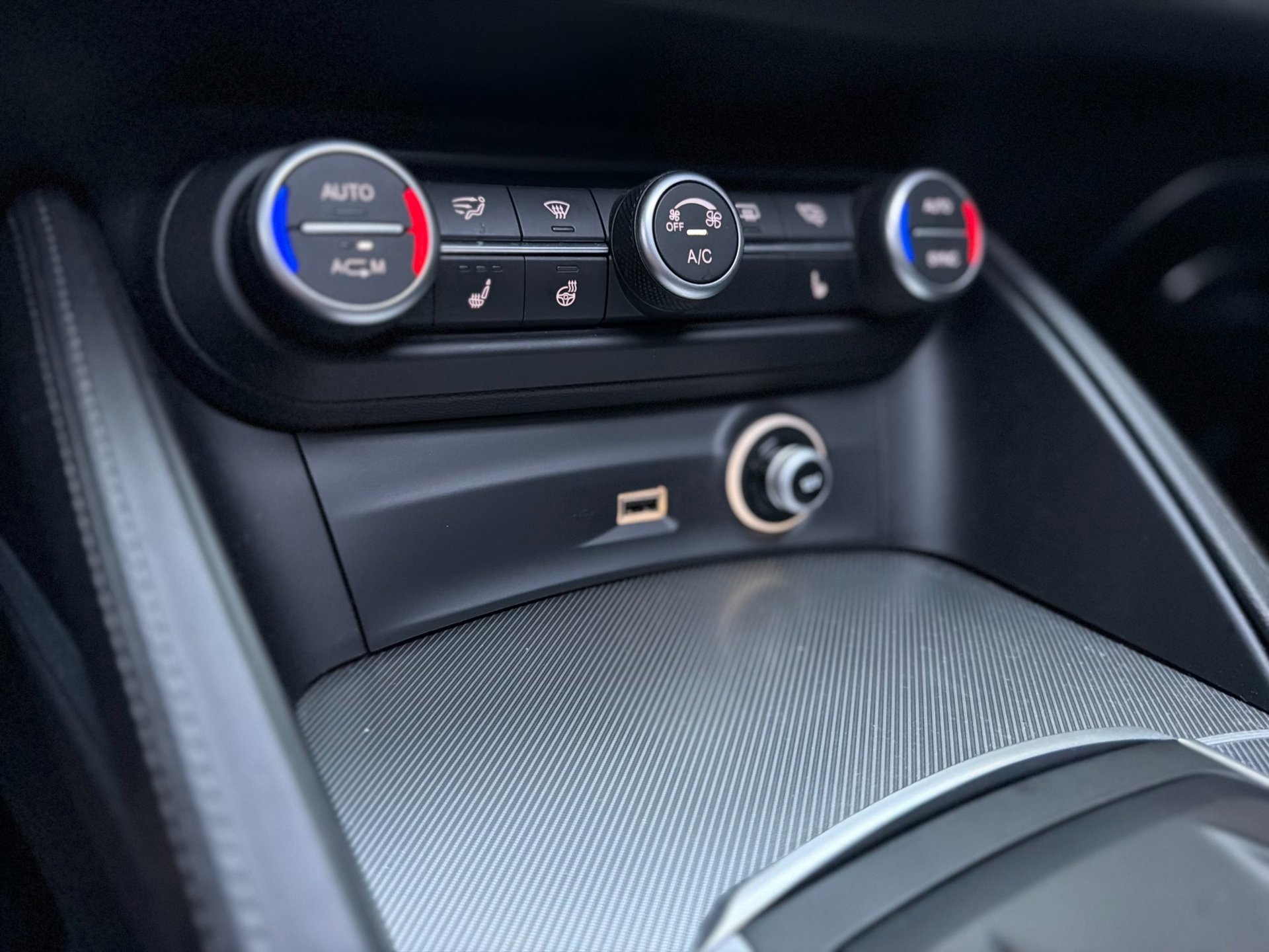 Alfa Romeo Stelvio 2.0 T AWD Special Edition (2018), foto 29