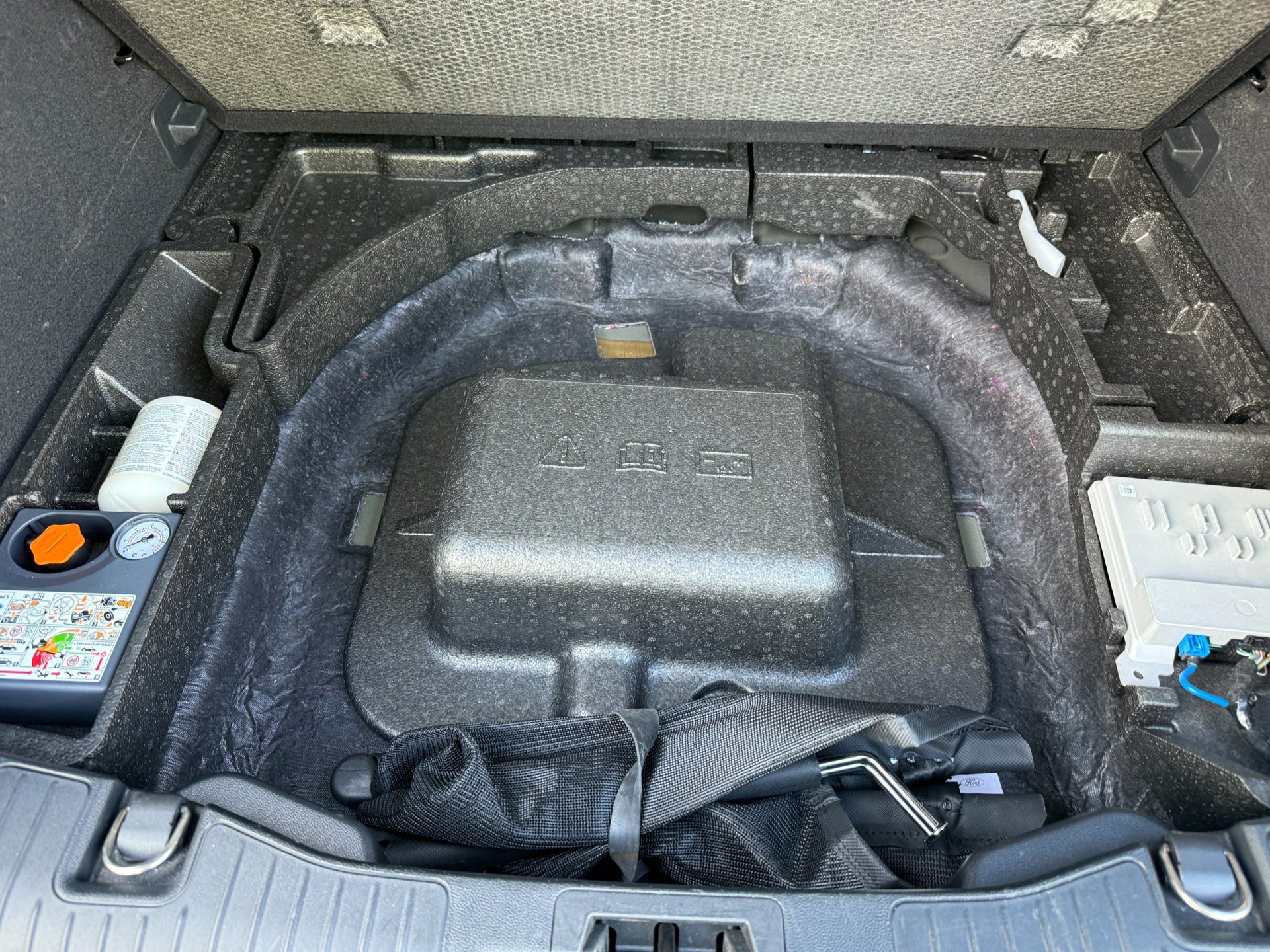 Ford Kuga 2.5 243pk PHEV Active X (2025), foto 32