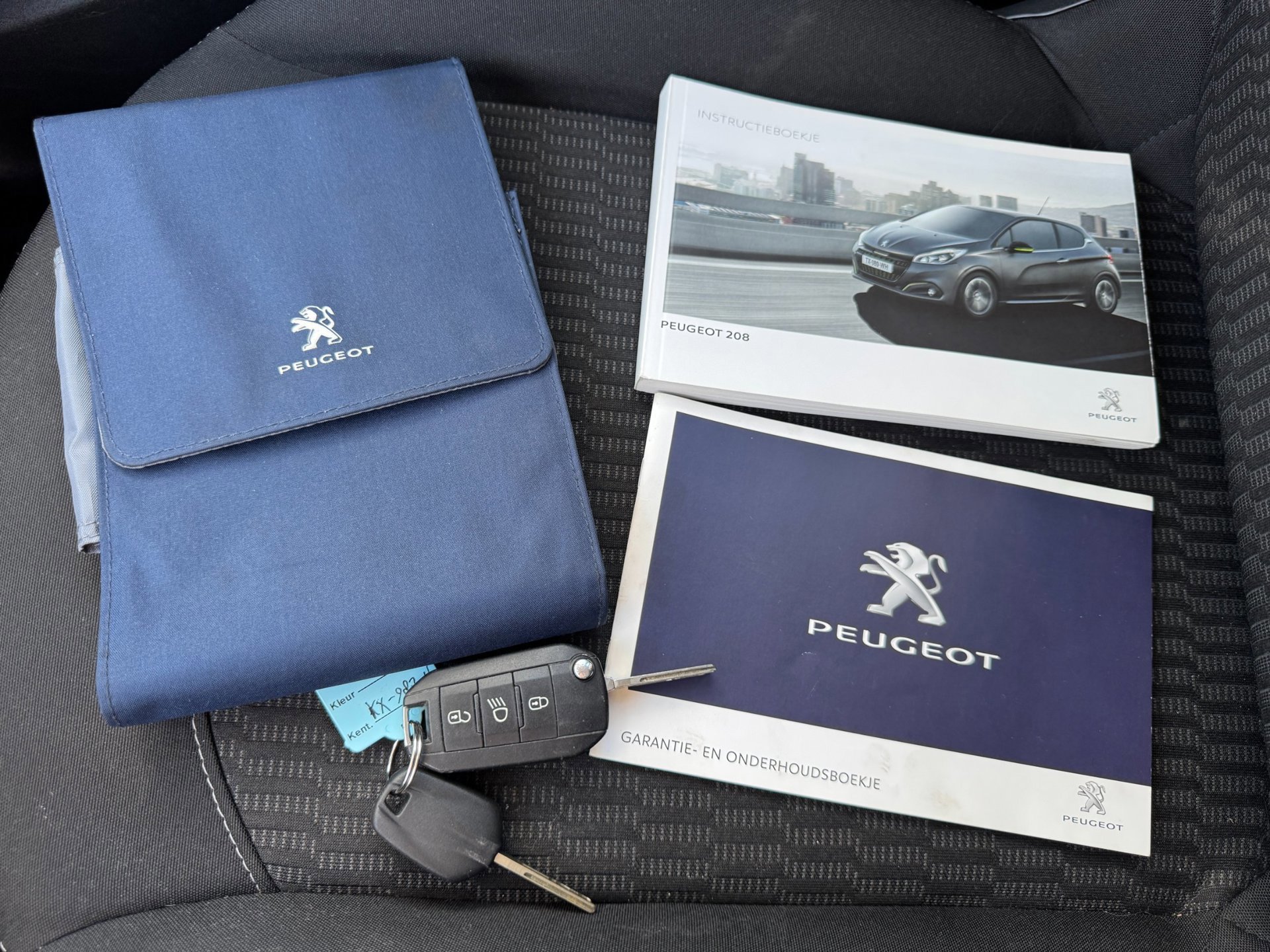 Peugeot 208 1.2 PureTech Blue Lion top (2017), foto 24