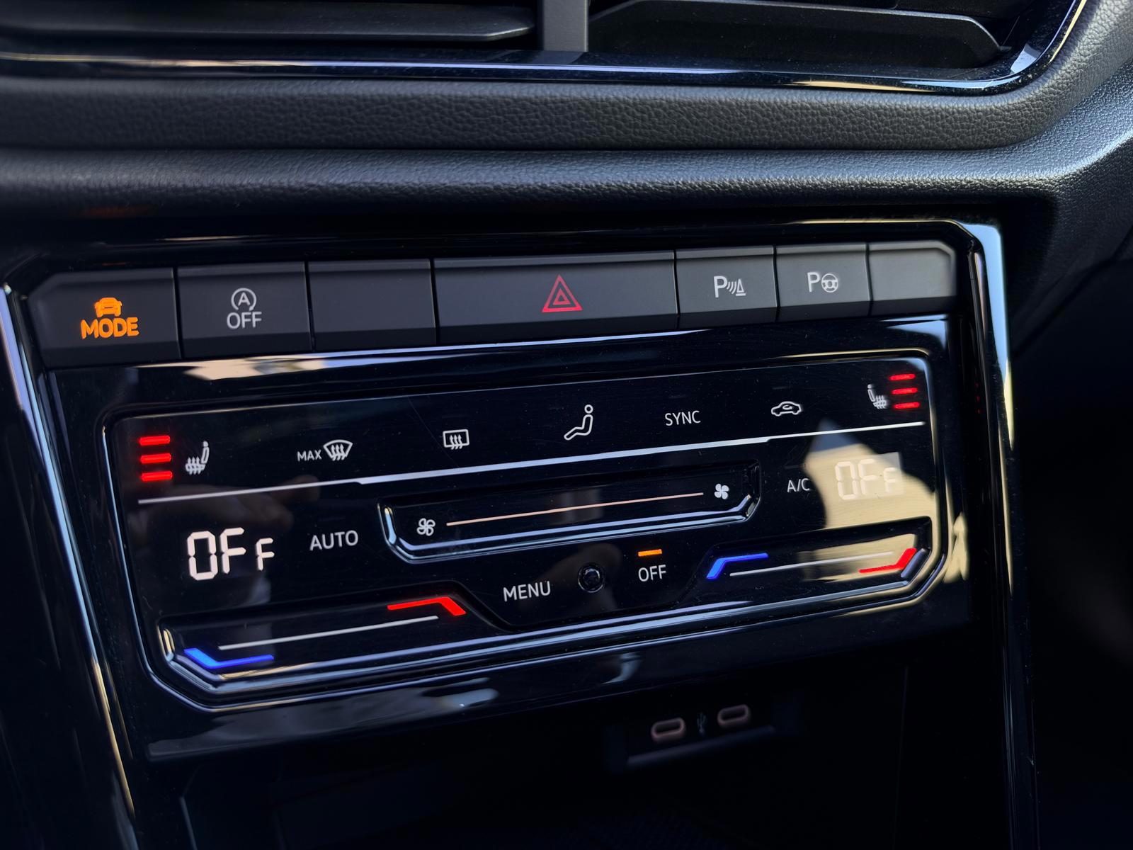 Volkswagen T-ROC 1.5 TSI R-Line Business (2022), foto 19