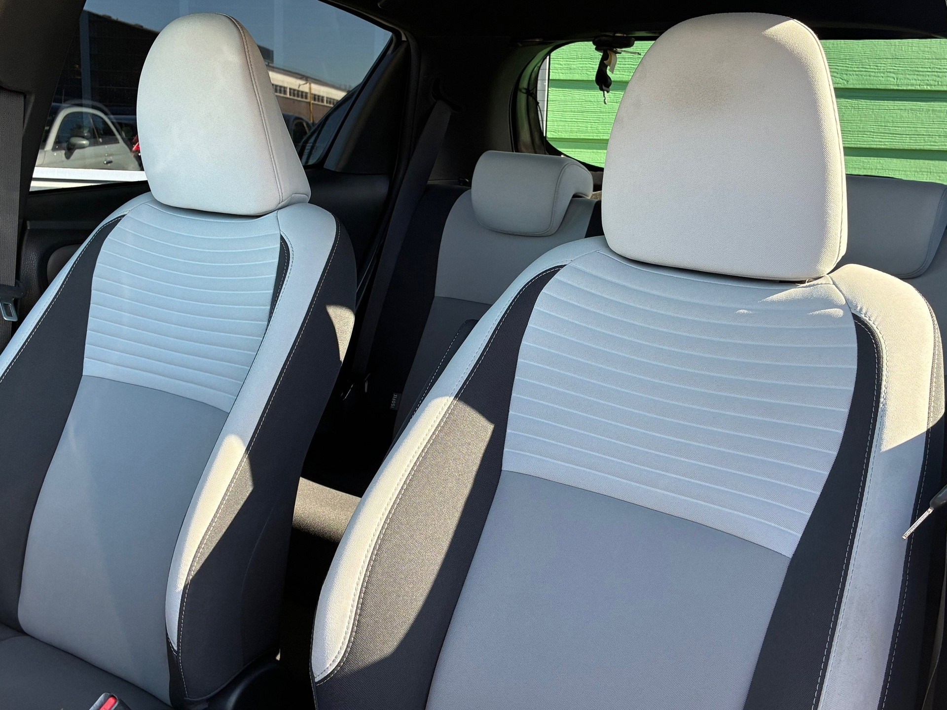 Toyota Yaris 1.5 Hybrid Dynamic Bi-Tone (2016), foto 15