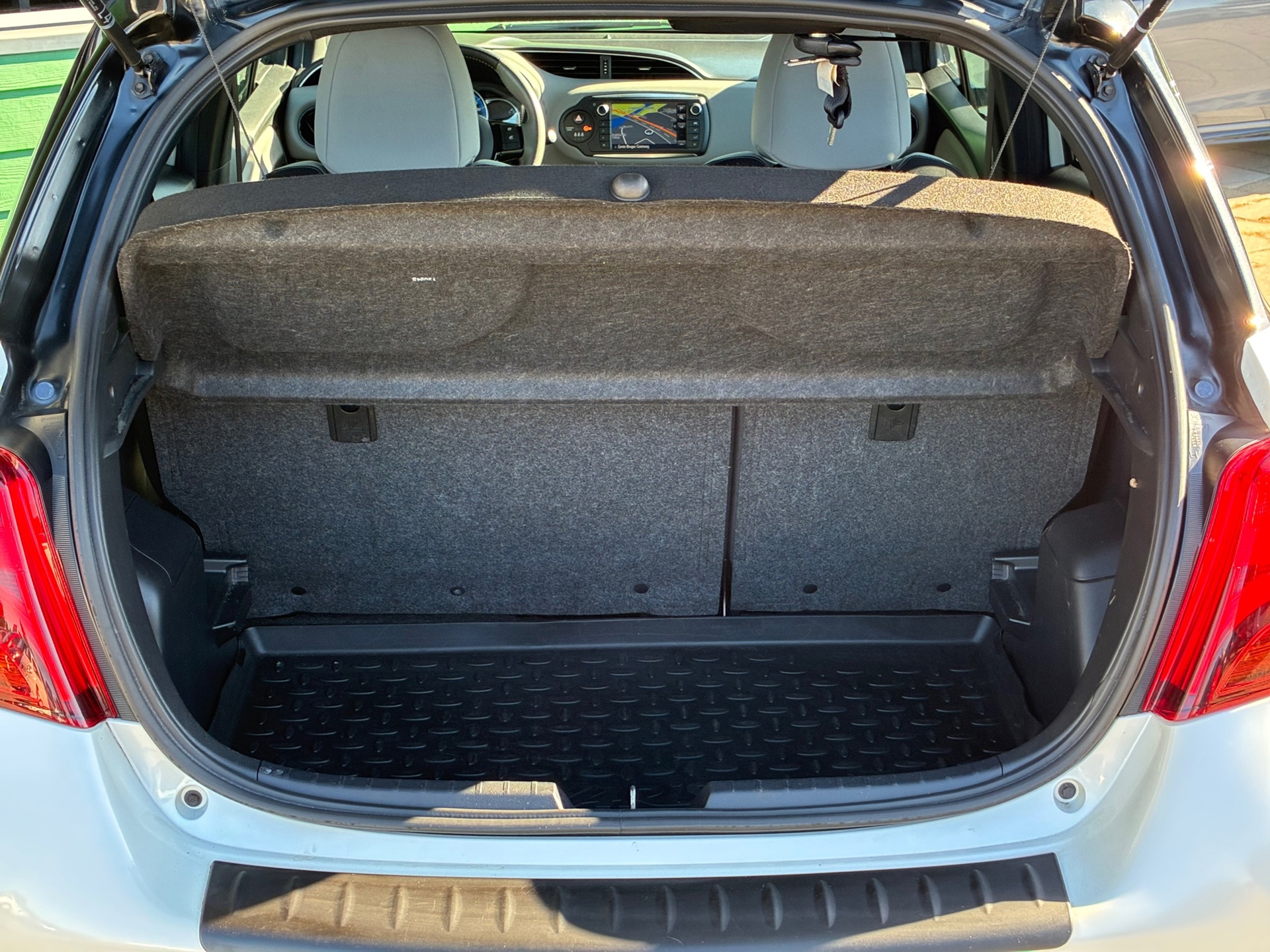 Toyota Yaris 1.5 Hybrid Dynamic Bi-Tone (2016), foto 30