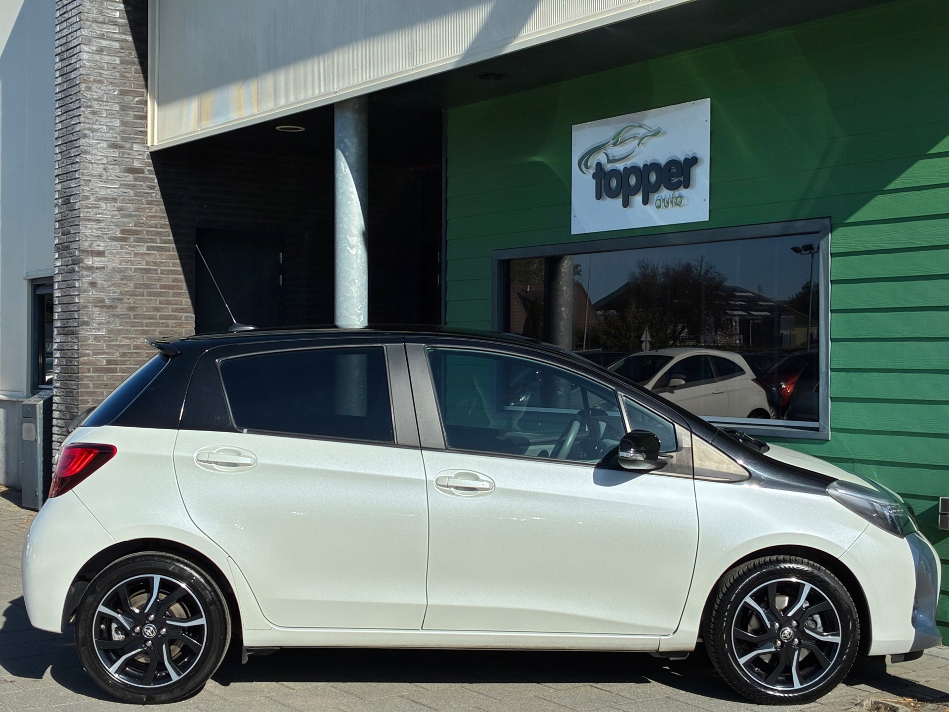 Toyota Yaris 1.5 Hybrid Dynamic Bi-Tone (2016), foto 8