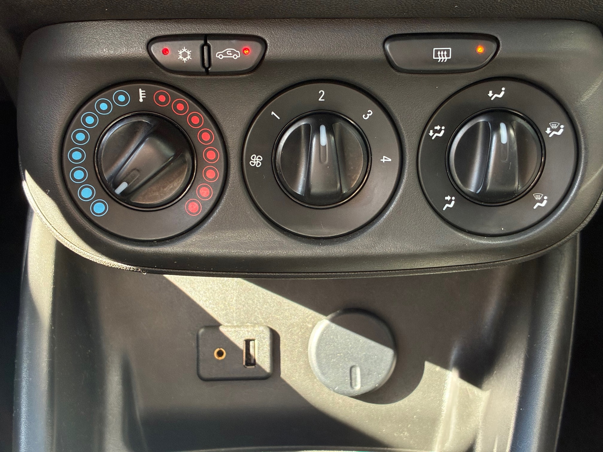 Opel Corsa 1.0 Turbo Color Edition (2016), foto 18