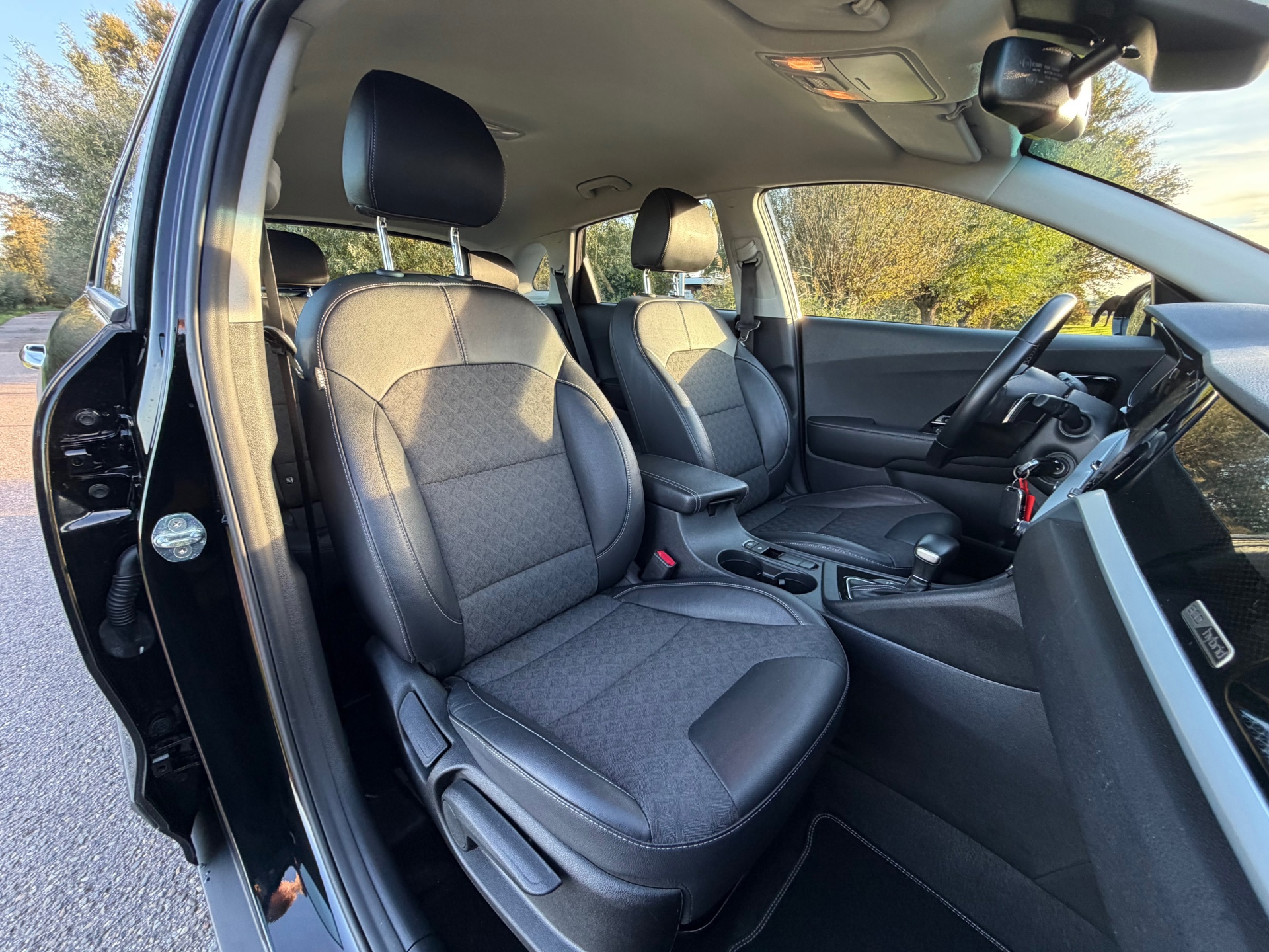 Kia Niro 1.6 GDi Hybrid DynamicLine (2022), foto 2