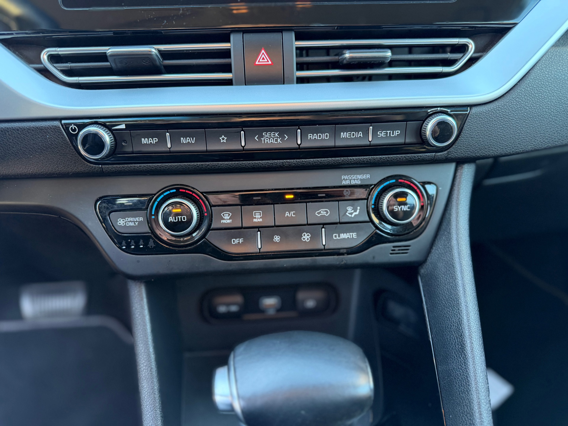 Kia Niro 1.6 GDi Hybrid DynamicLine (2022), foto 19
