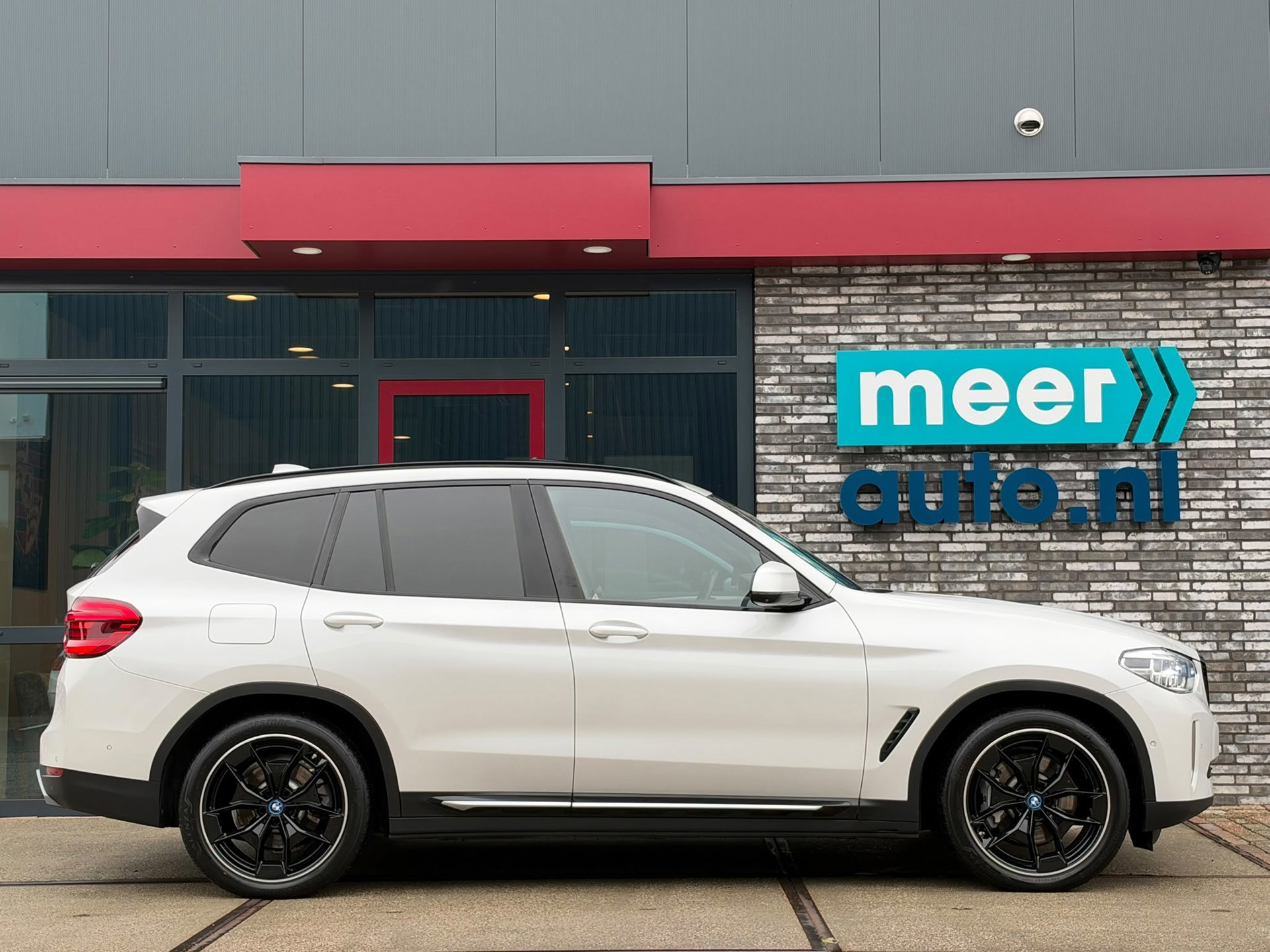 BMW IX3 High Executive 80 kWh (2021), foto 2