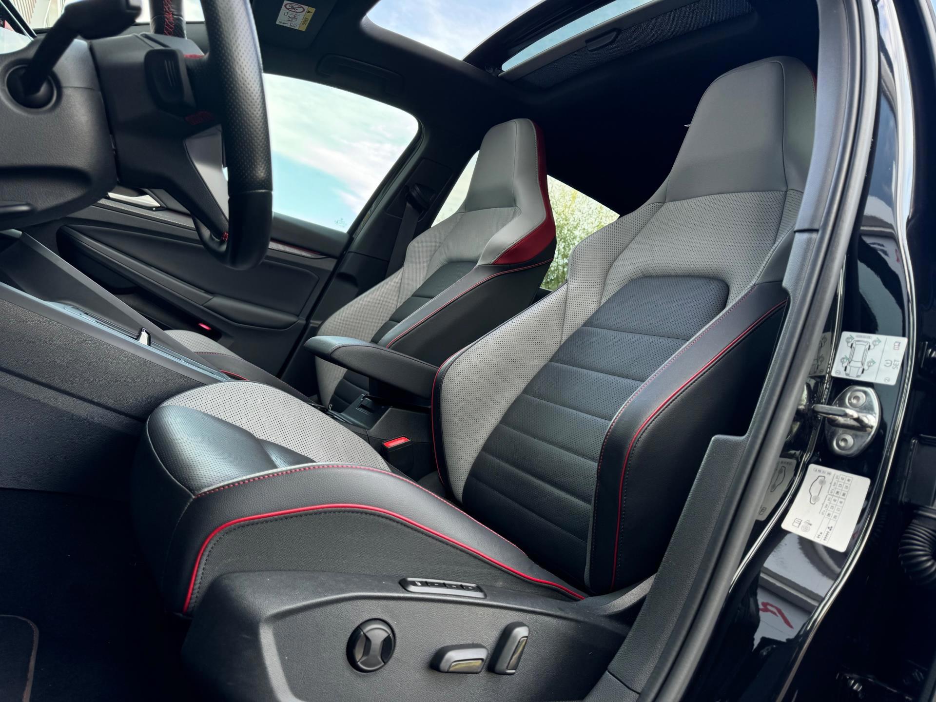 Volkswagen Golf 2.0 TSI Clubsport 45 Akra (2022), foto 14