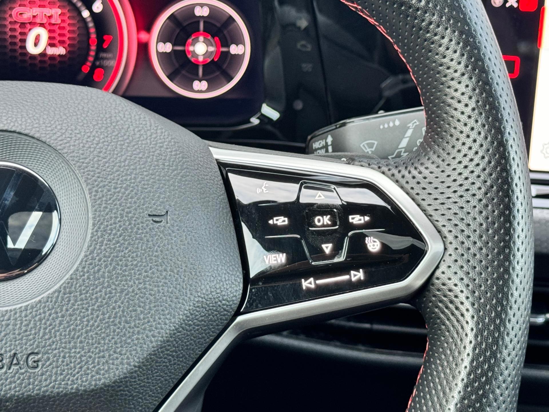 Volkswagen Golf 2.0 TSI Clubsport 45 Akra (2022), foto 19