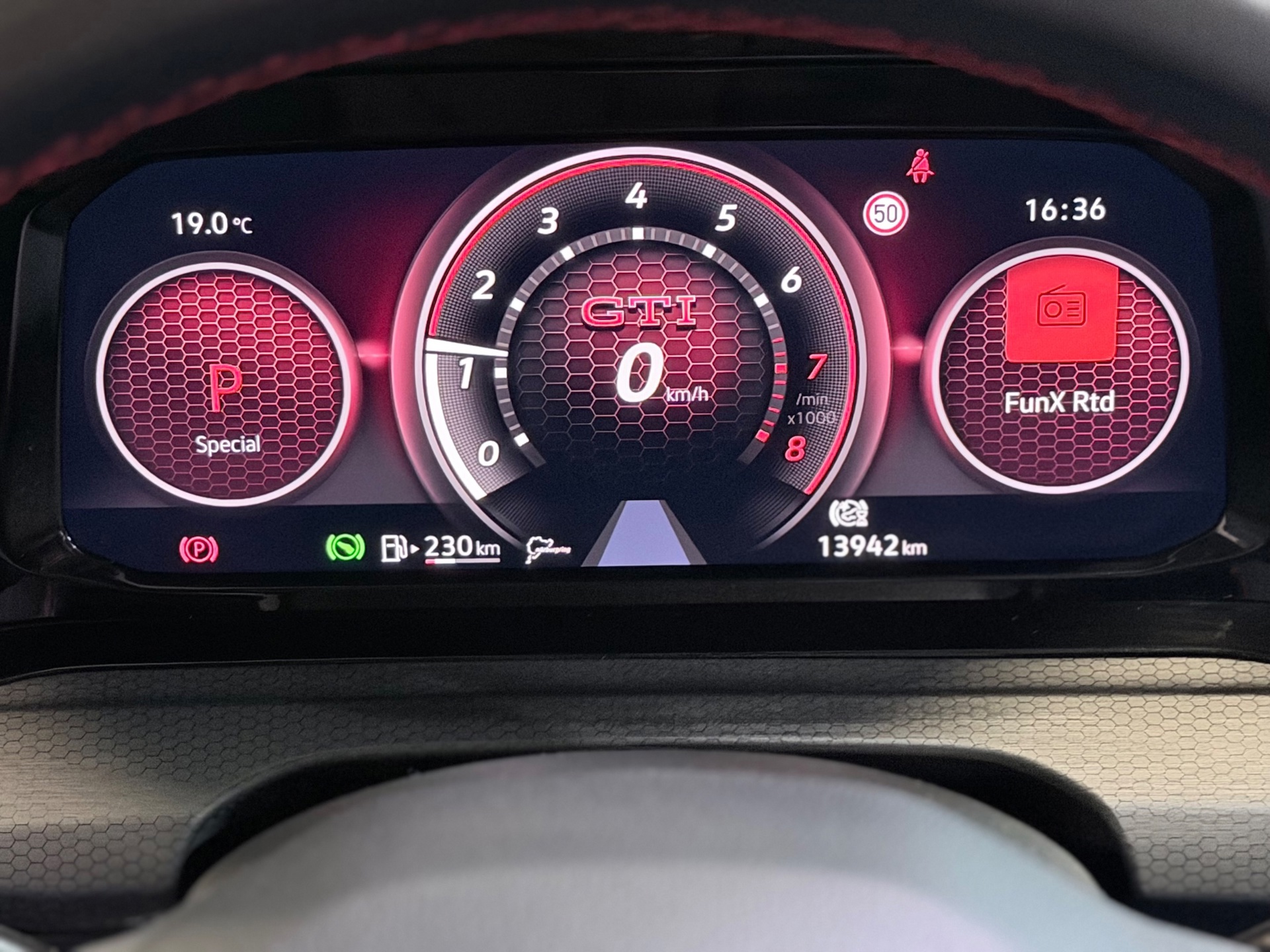 Volkswagen Golf 2.0 TSI Clubsport 45 Akra (2022), foto 28