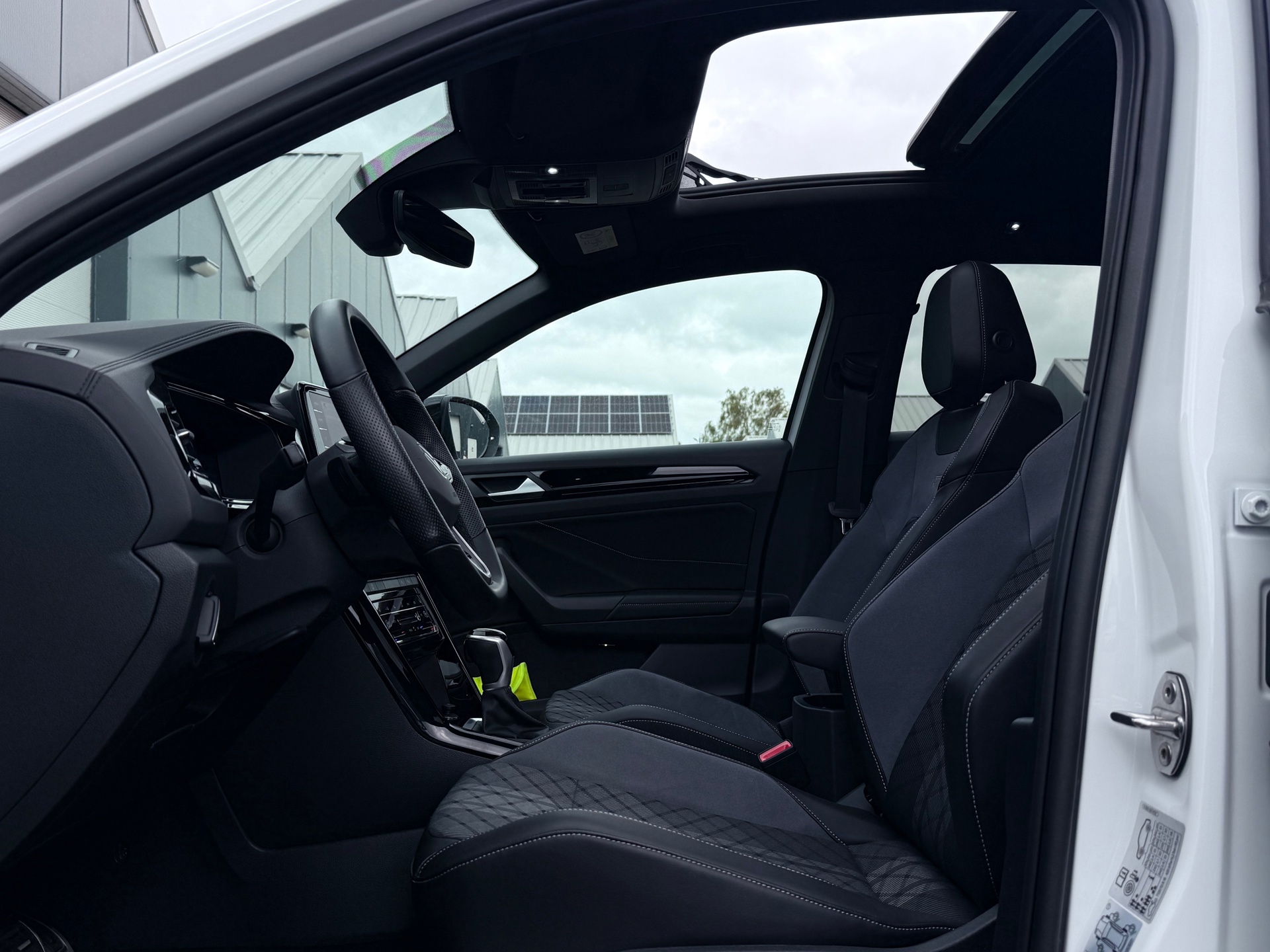Volkswagen T-Roc 1.5 TSI R-Line (2023), foto 9