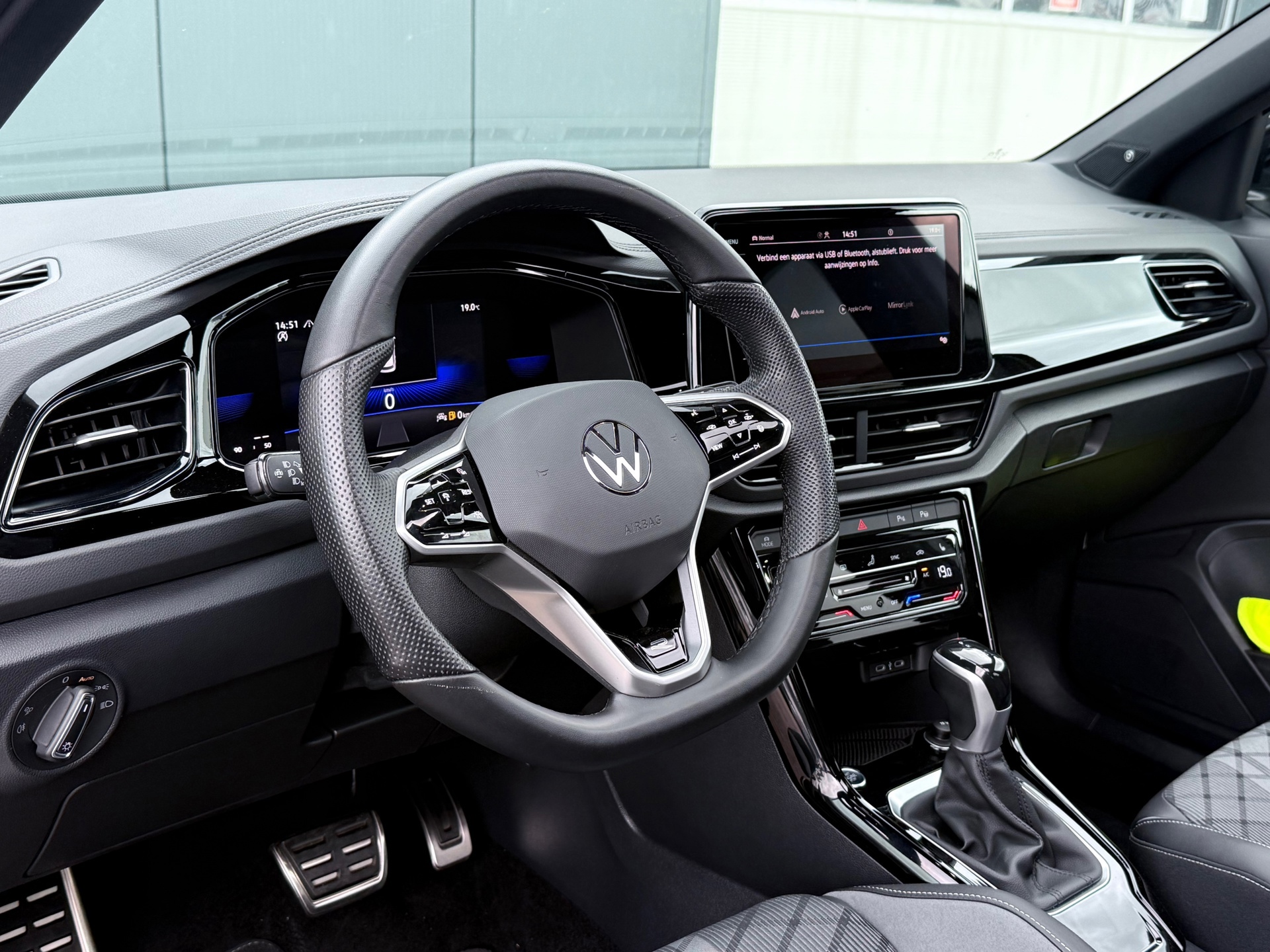 Volkswagen T-Roc 1.5 TSI R-Line (2023), foto 10