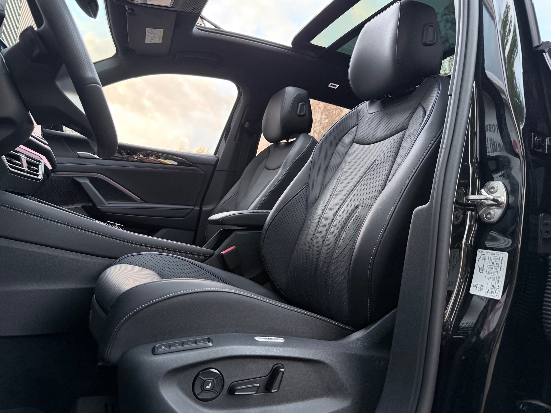 Volkswagen Tiguan 1.5 eTSI R-Line (2025), foto 13