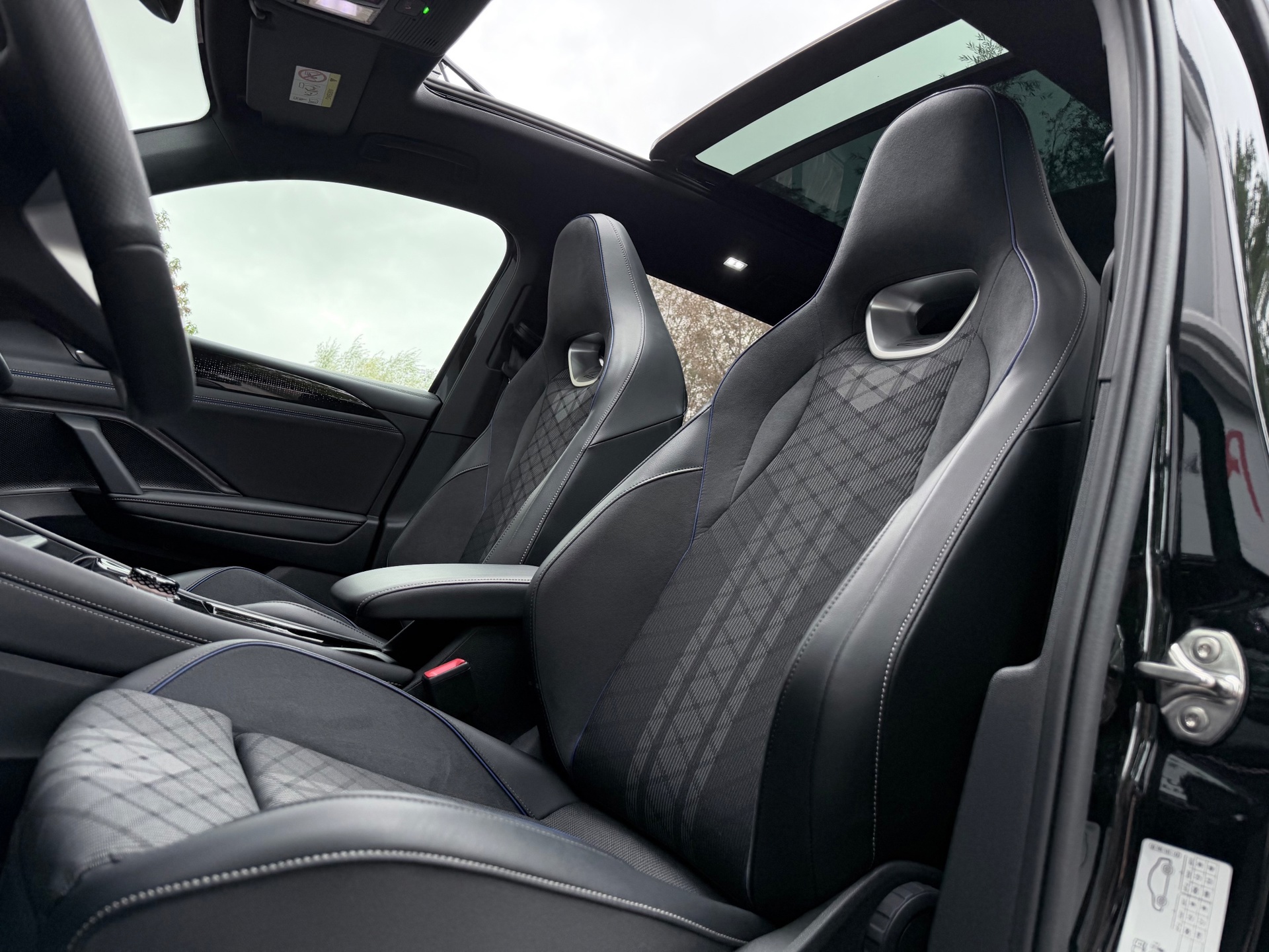 Volkswagen Tiguan 1.5 eHybrid R-Line (2025), foto 14