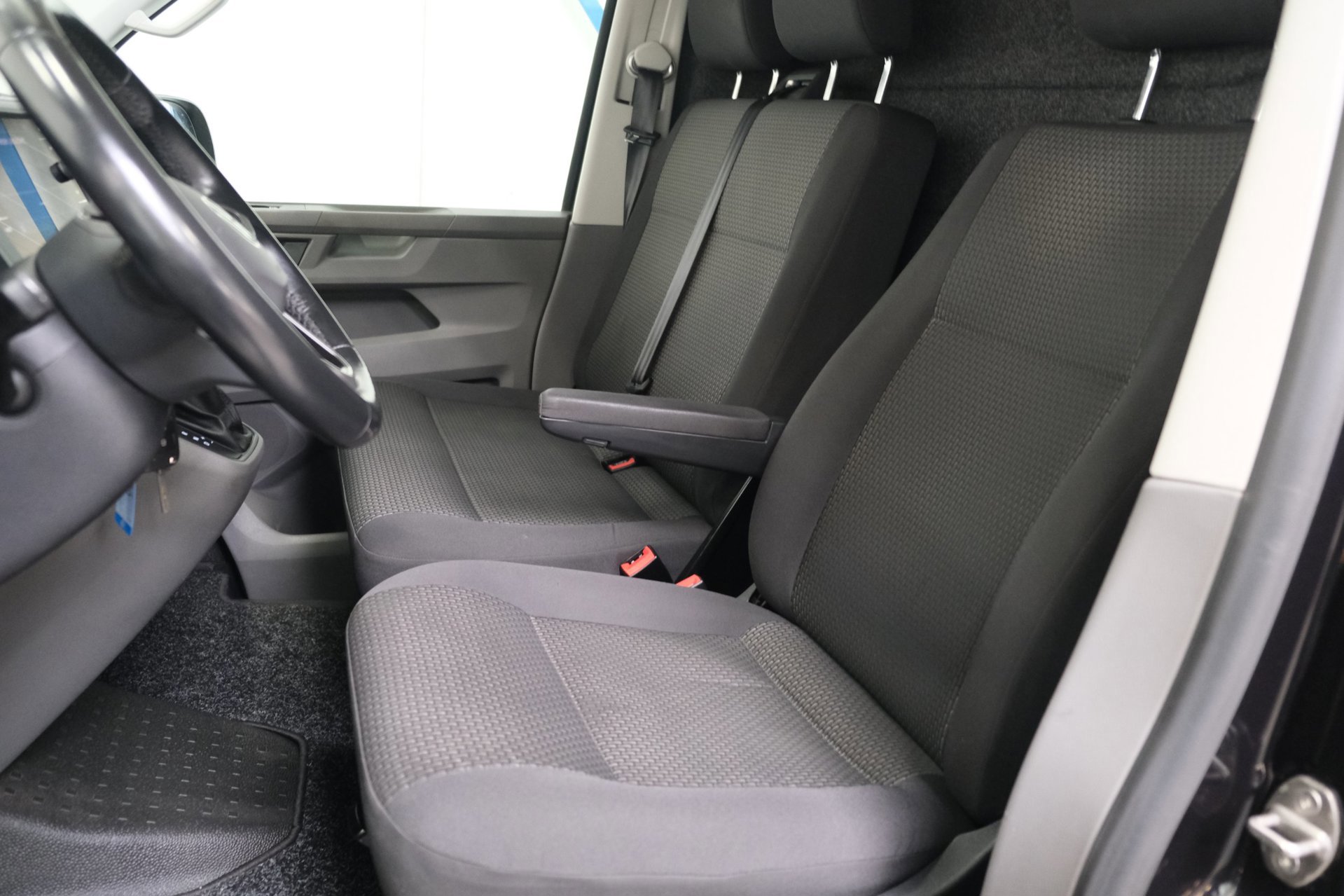 Volkswagen Transporter 2.0 TDI L2H1 30 (2021), foto 15