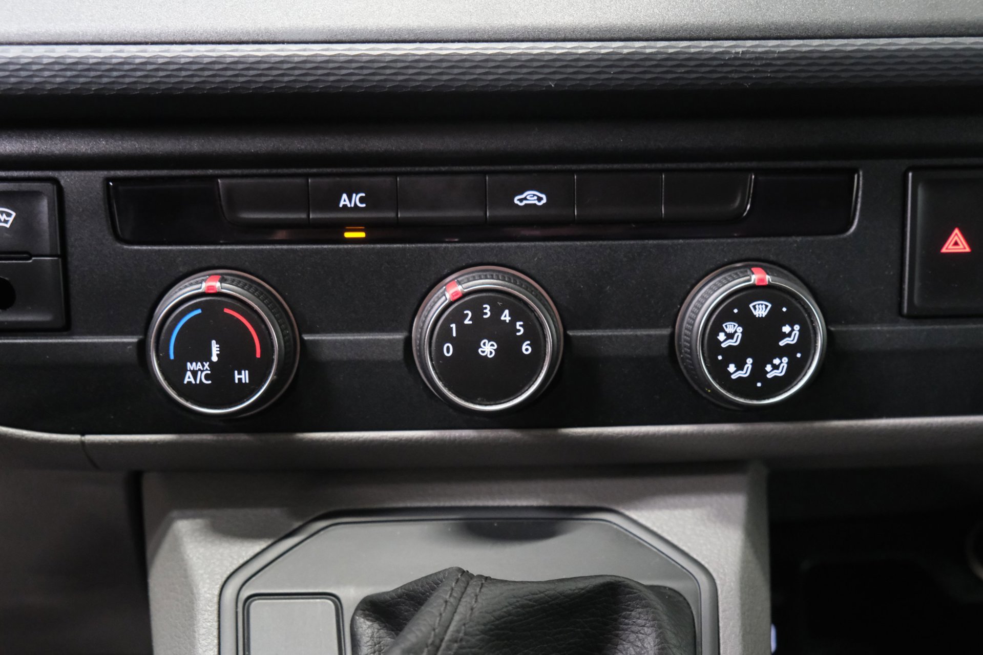 Volkswagen Transporter 2.0 TDI L2H1 30 (2021), foto 23